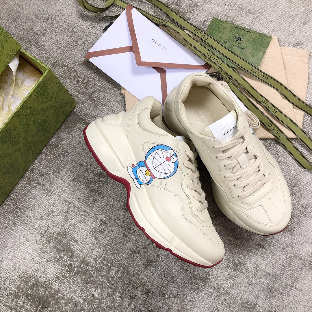 Gucci Pops This collection has a lot of flora and fauna elements Original material