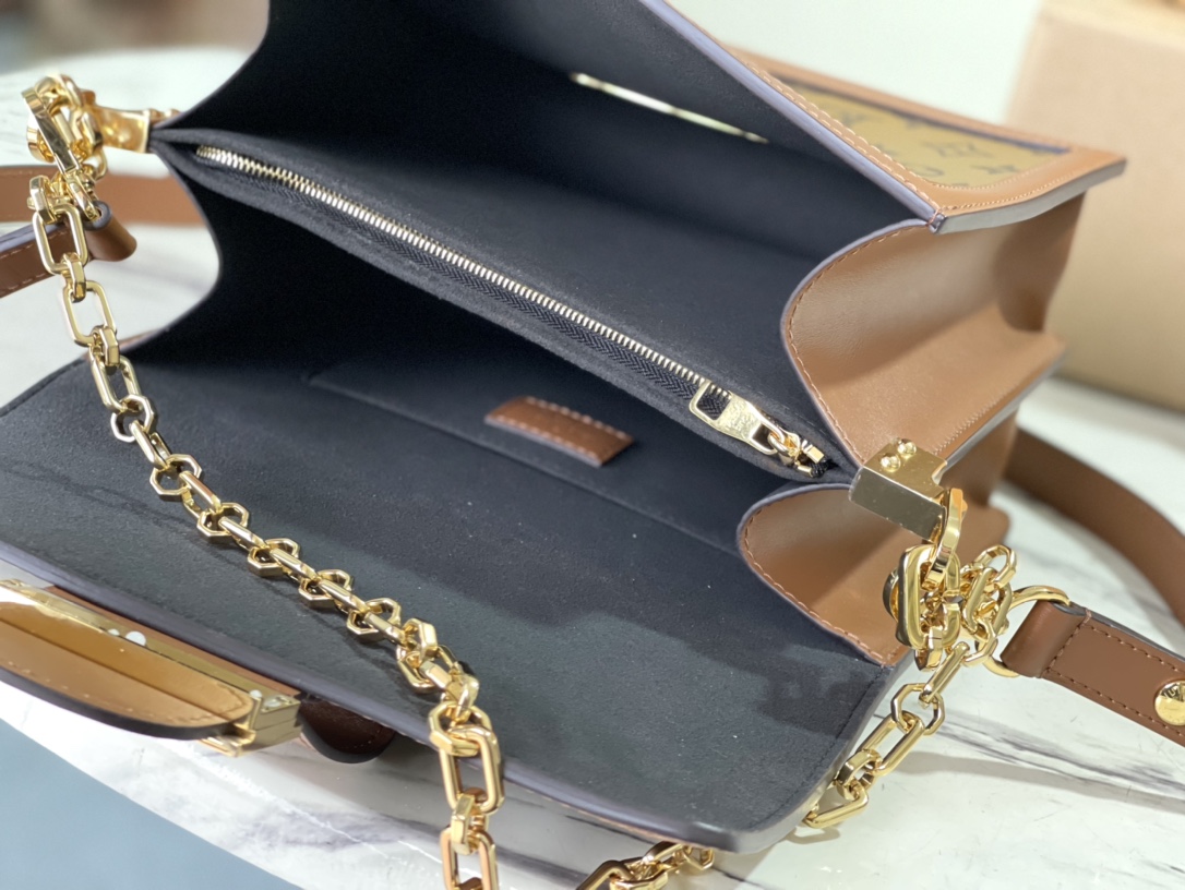 𝐋𝐎𝐔𝐈𝐒 𝐕𝐔𝐈𝐓𝐓𝐎𝐍    M45958