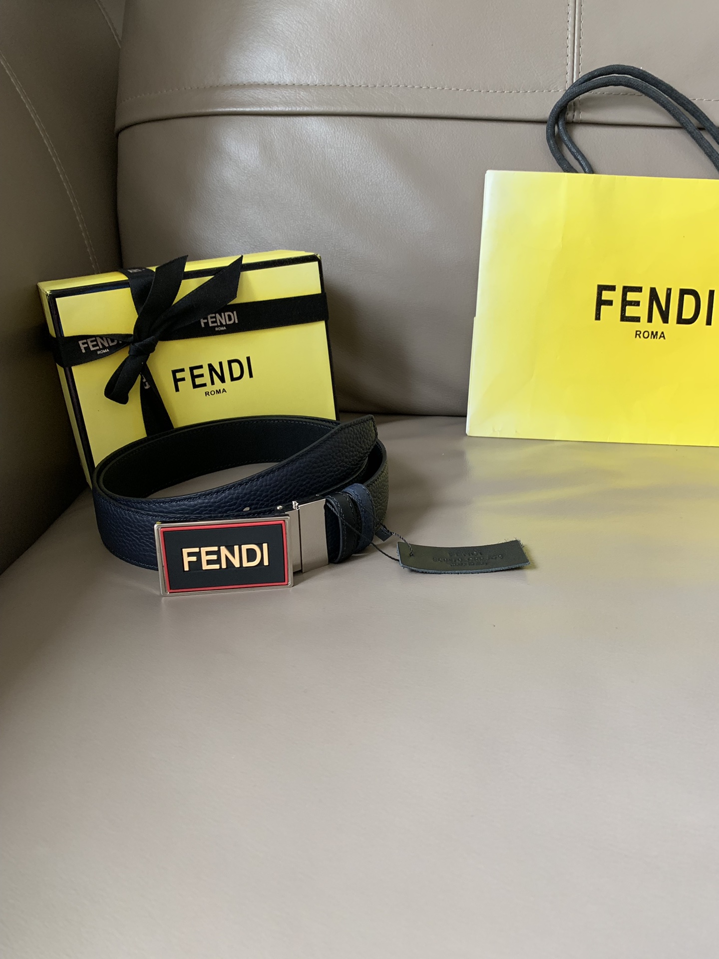 FENDI men's casual reversible belt