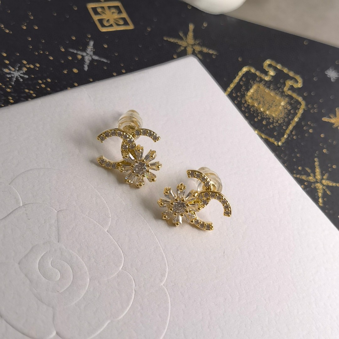 CHANEL🇫🇷Xiaoxiang imported square diamond camellia letter pearl earrings earrings jewelry
