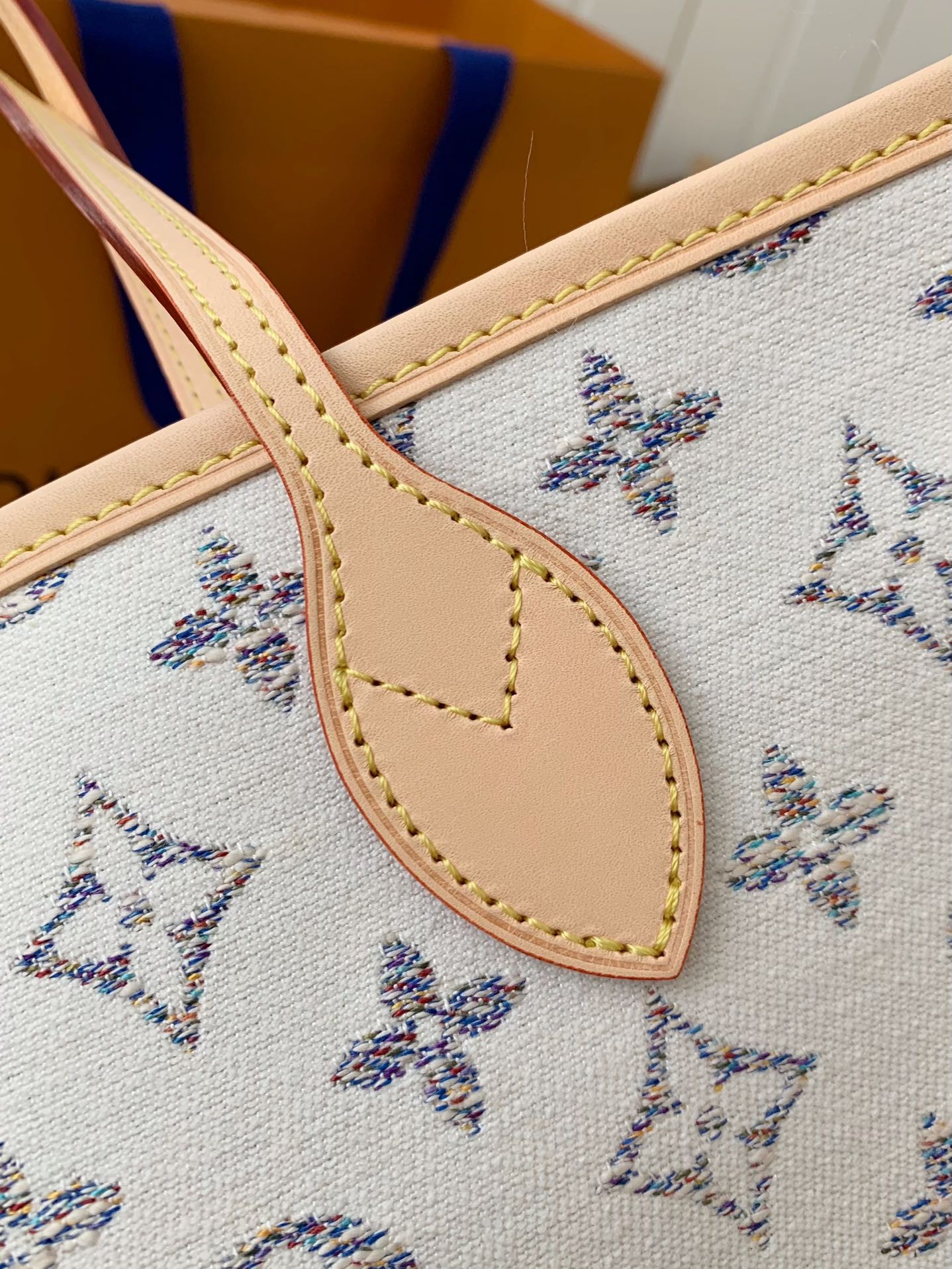 Louis Vuitton Neverfull medium handbag M24905 Size：31*28*14cm