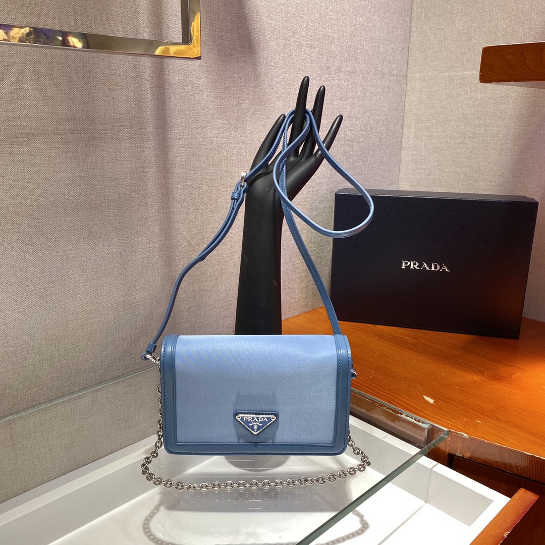 𝐏𝐑𝐀𝐃𝐀 1BP019 Crossbody bag