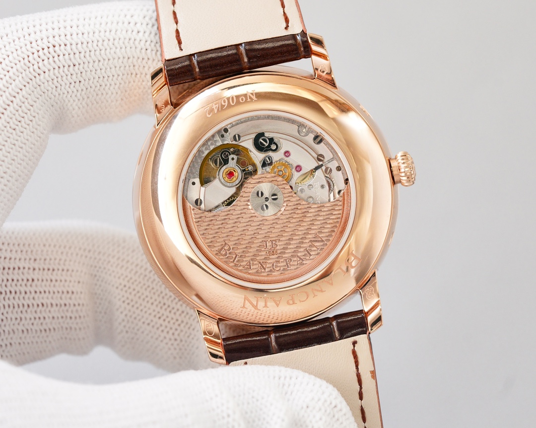 Blancpain - This functional watch comes from the classic Blancpain collection