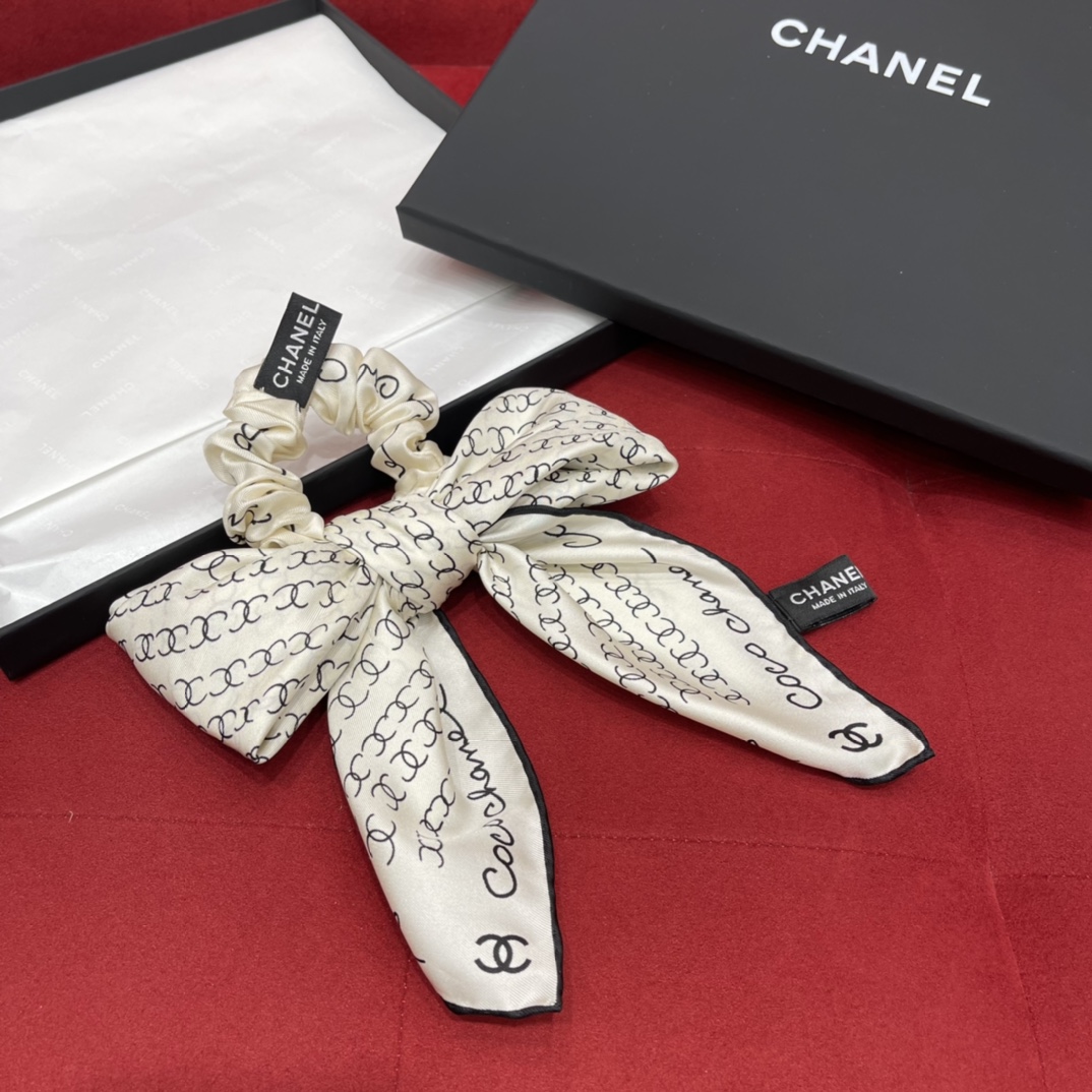 𝐂𝐡𝐚𝐧𝐞𝐥 Combination of square scarf ➕ hair band