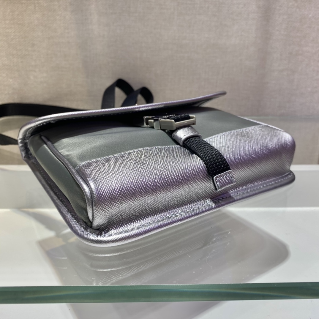 𝐏𝐑𝐀𝐃𝐀𝐀 Mini shape messenger bag