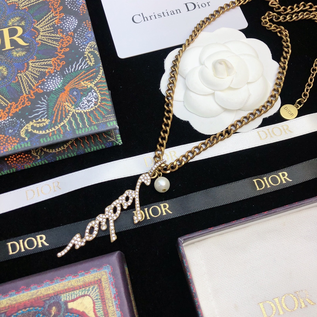 Dior new CD letter necklace