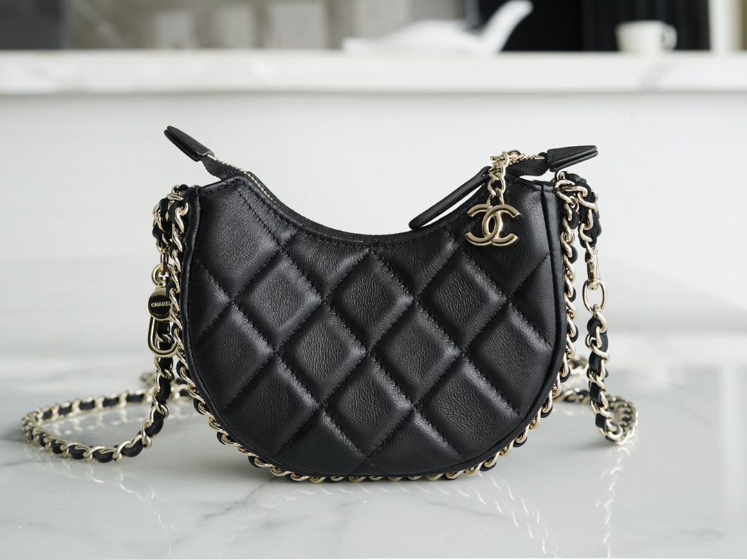 𝗖𝗛𝗔𝗡𝗘𝗟 23p moon/moon bag small black