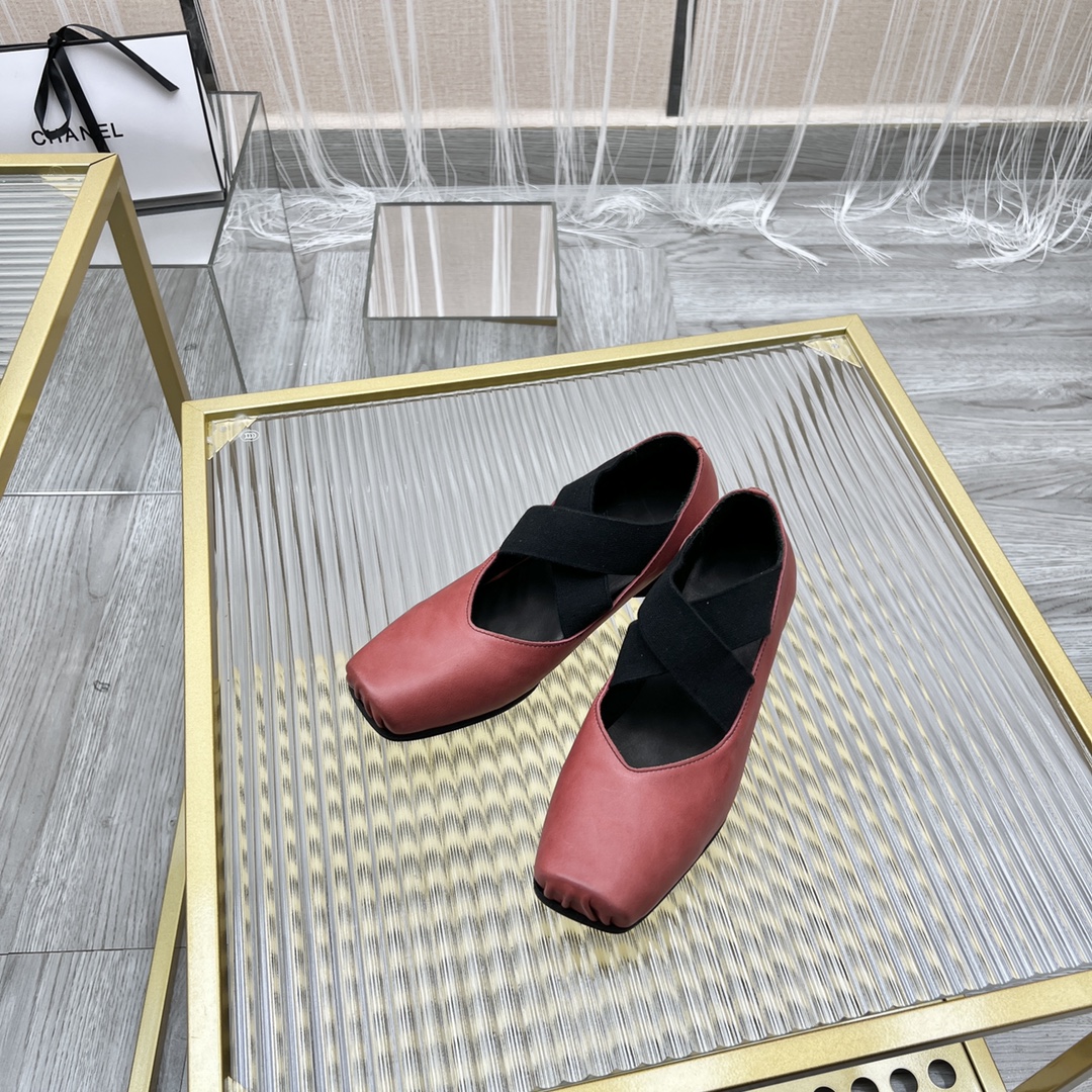 𝐔𝐌𝐀 𝐖𝐀𝐍𝐆｜𝟐𝟎𝟐𝟑/𝐒𝐒 𝐧𝐞𝐰  UMA WANG classic models retro do old ballet shoes