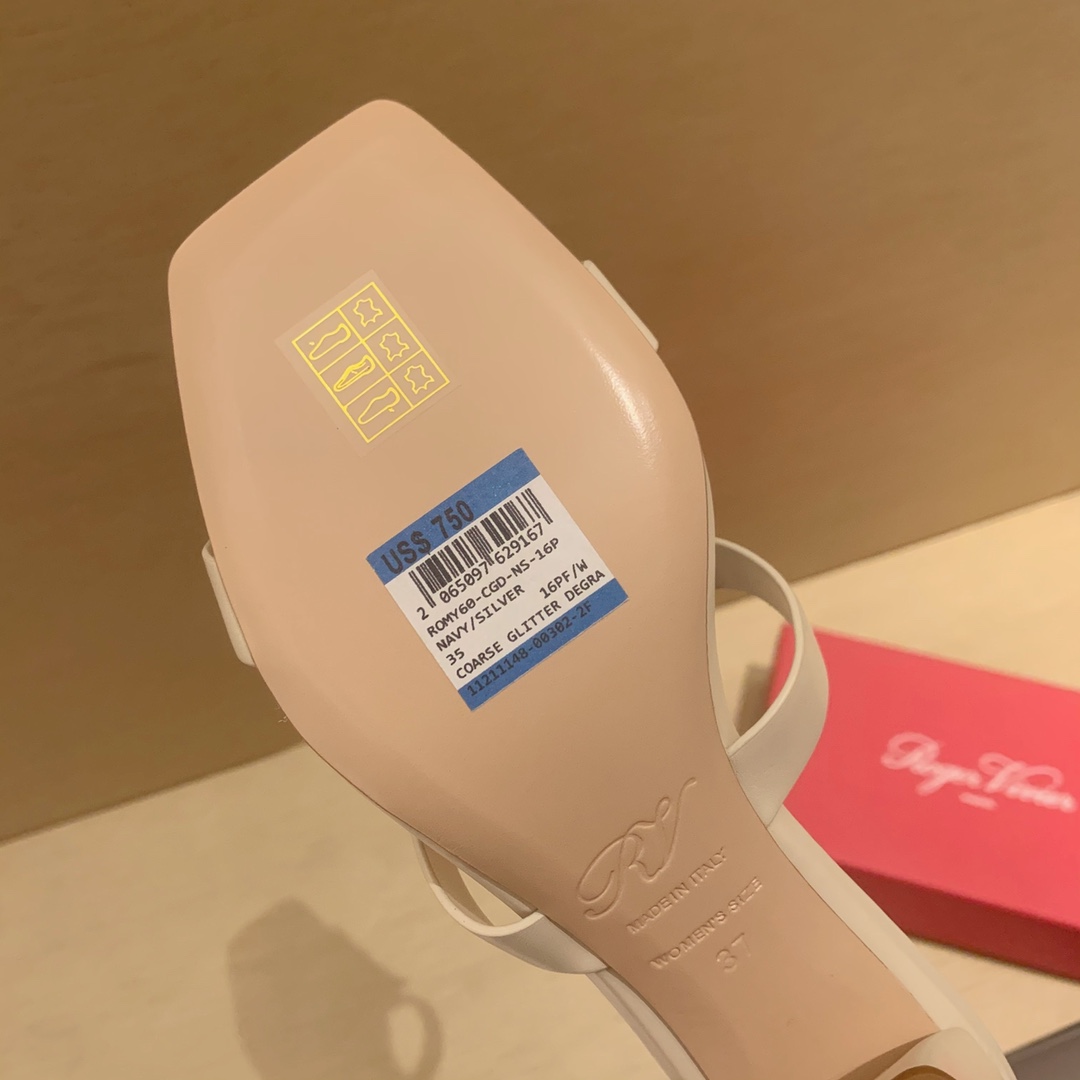 Roger vivier | 𝟐𝟎𝟐𝟏/𝐒𝐒 𝐧𝐞𝐰 2021 Summer Slippers Bikiviv' Metal Buckle PVC Mule Shoes