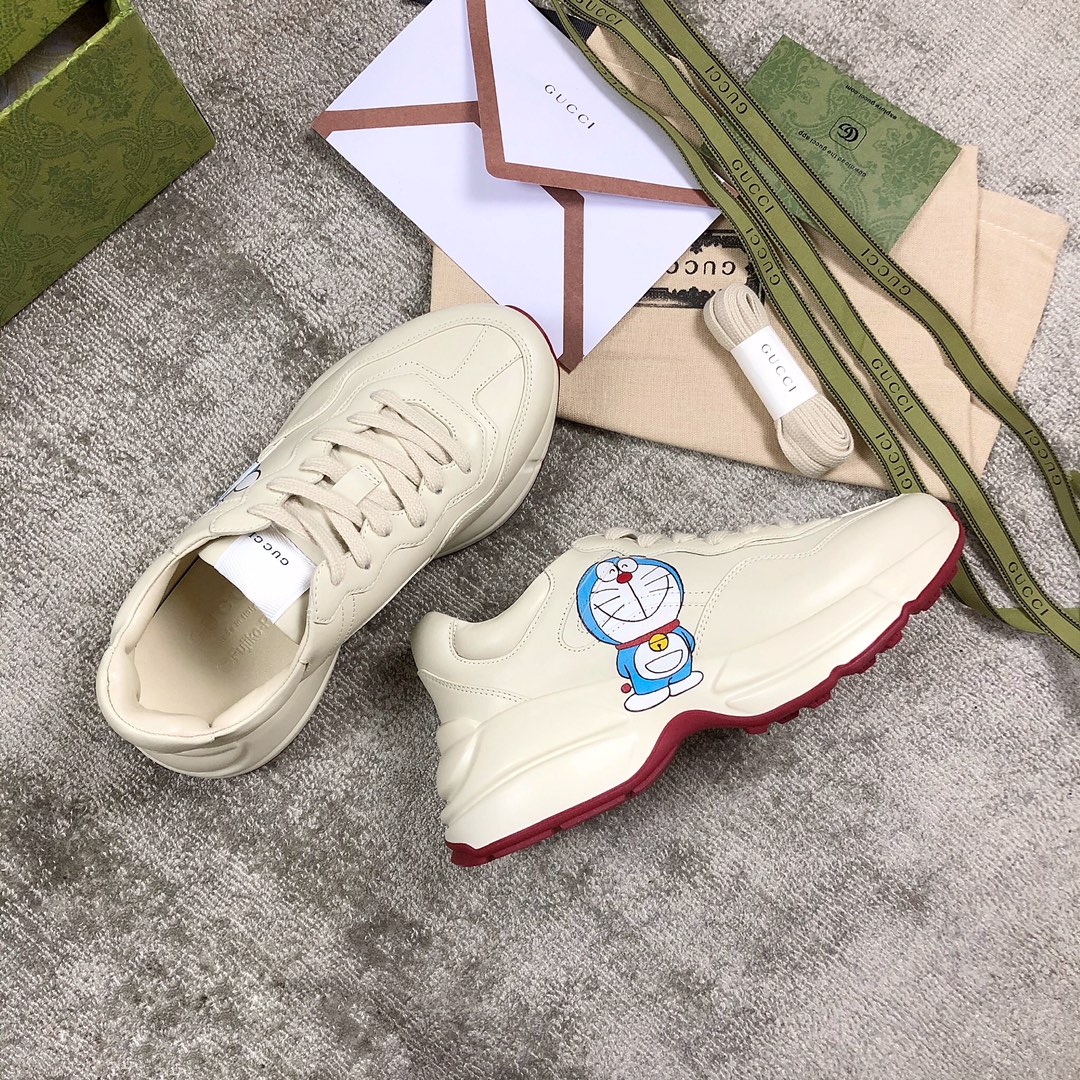 Gucci Pops This collection has a lot of flora and fauna elements Original material