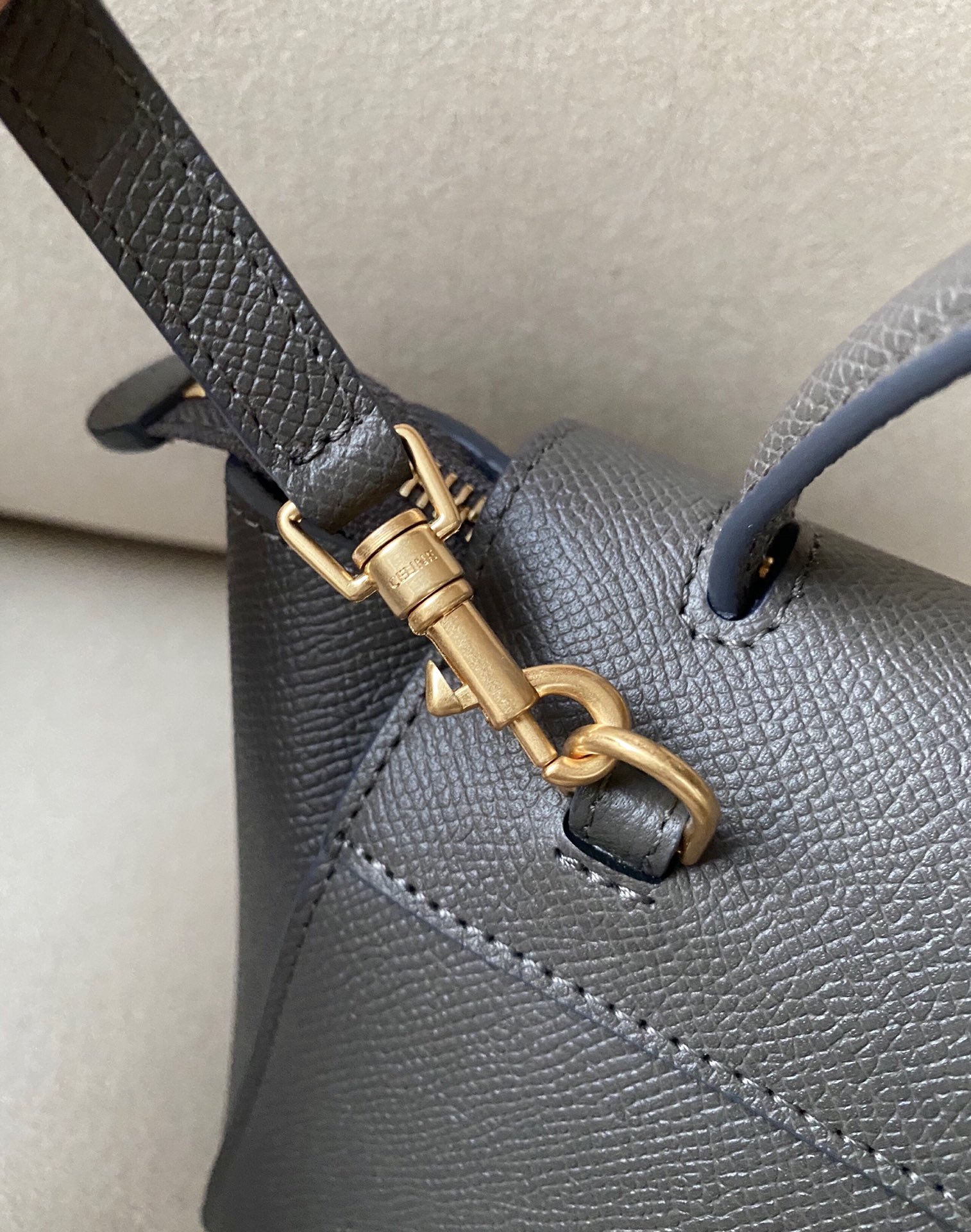 𝐂𝐞𝐥𝐢𝐧𝐞 𝐛𝐞𝐥𝐭 𝐩𝐢𝐜𝐨 𝟏𝟔𝐜𝐦 Grained Calfskin Bag