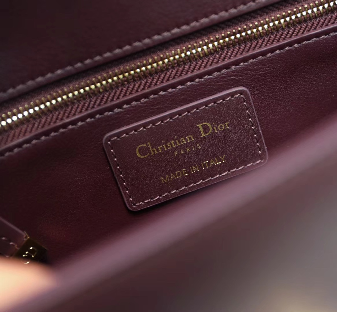 Montaigne Burgundy