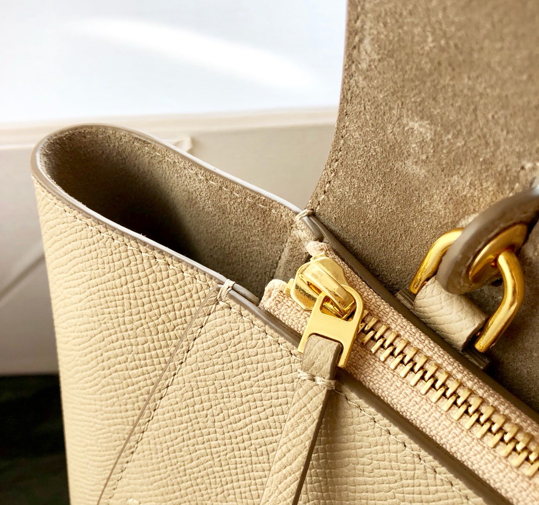 𝐂𝐞𝐥𝐢𝐧𝐞 BELT MICRO BAG in grained calfskin