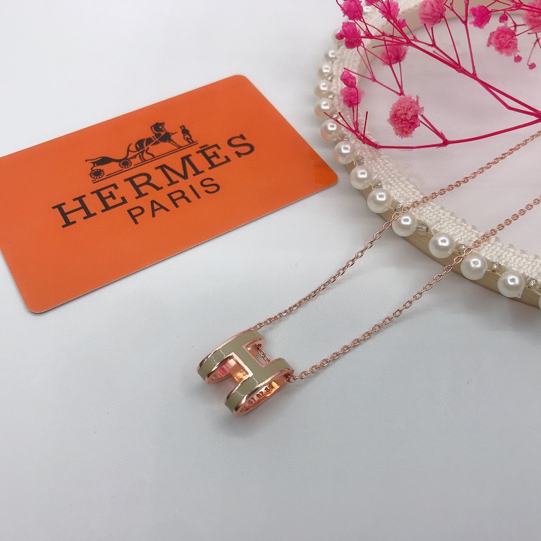 Hermes necklace