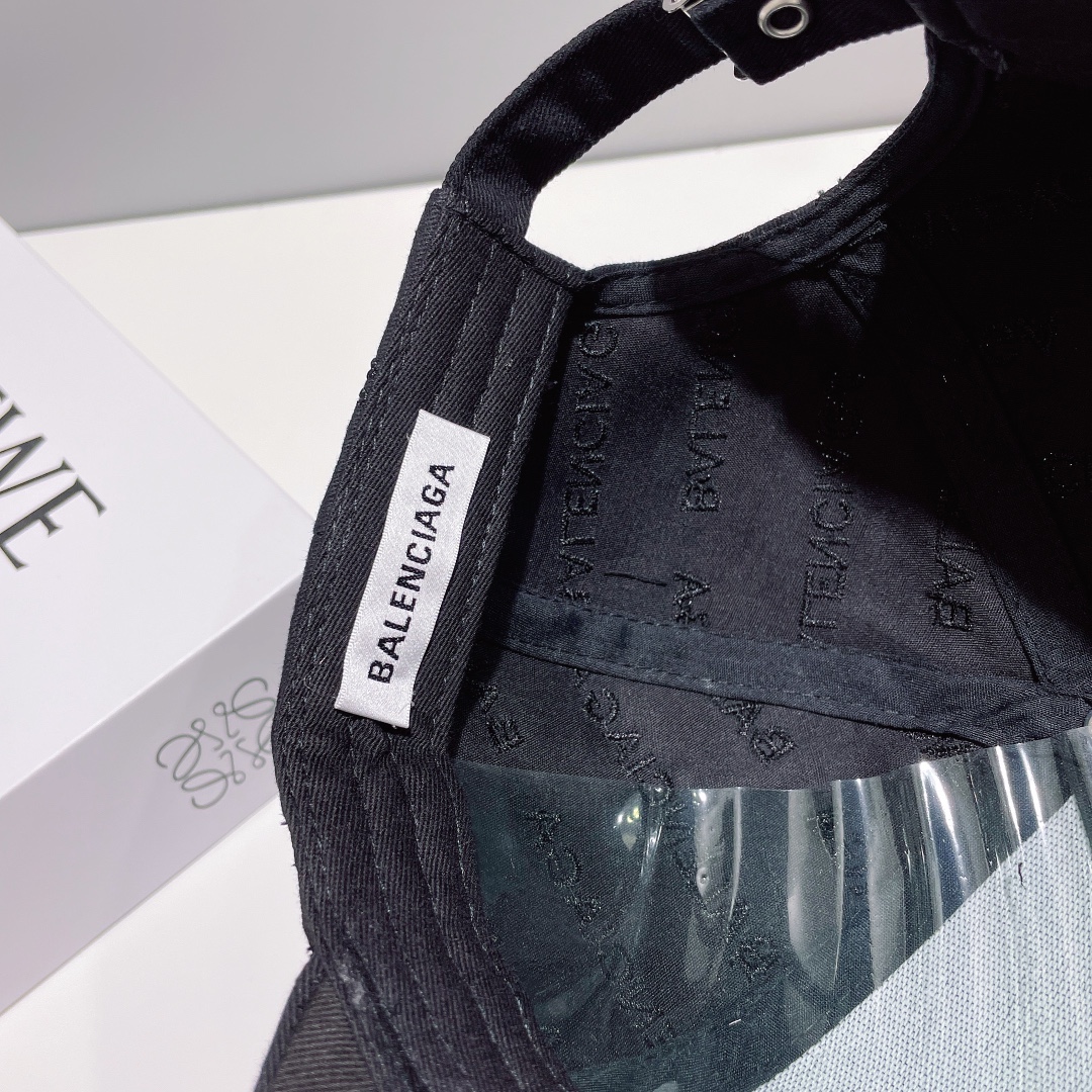 Balenciaga baseball cap