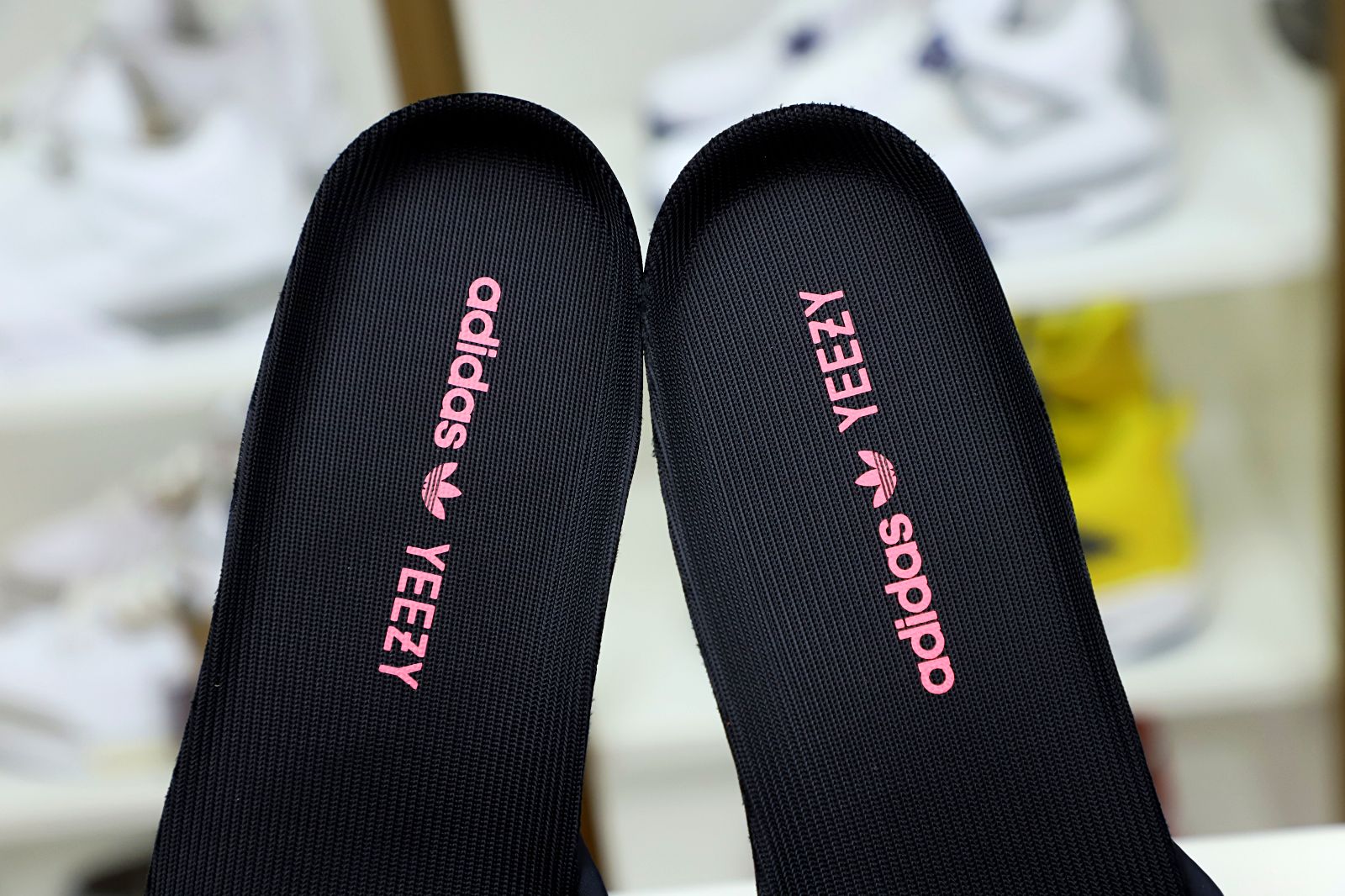 YEEZY BOOST 350 V2 RED