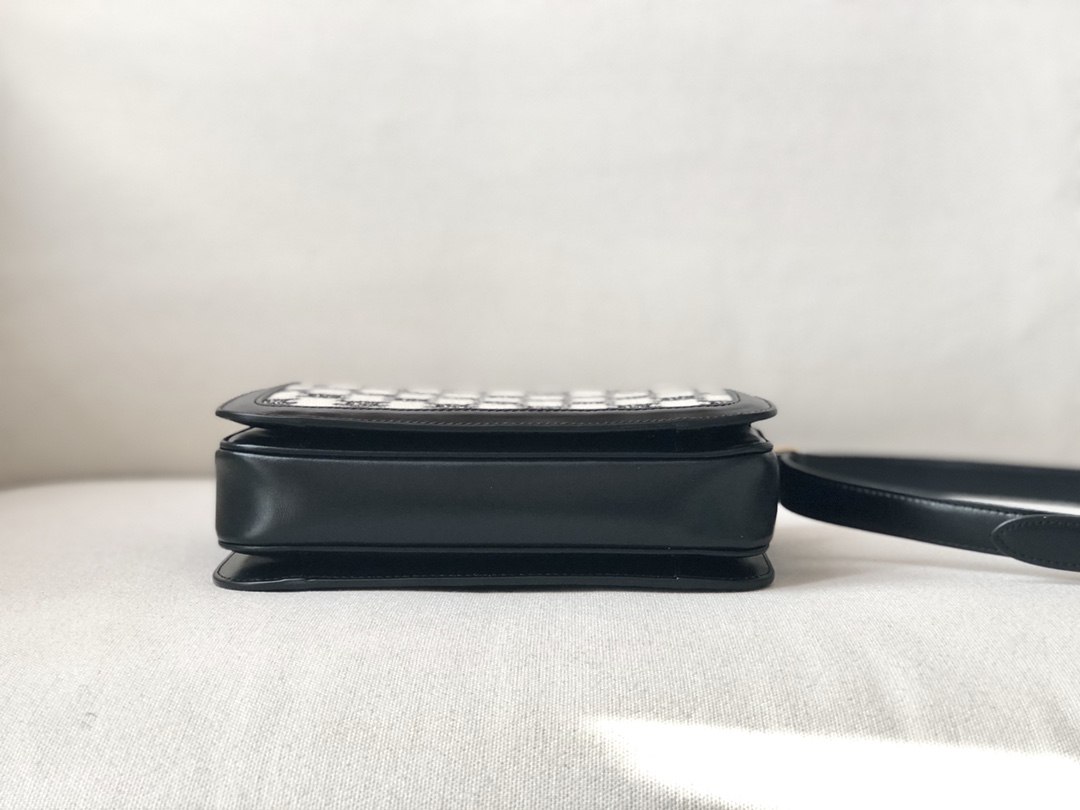 𝐂𝐞𝐥𝐢𝐧𝐞 Triomphe Medium 22.5cm