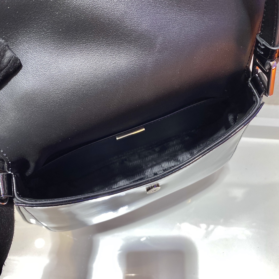 𝐏𝐑𝐀𝐃𝐀  Large Double Shoulder Strap Underarm Bag