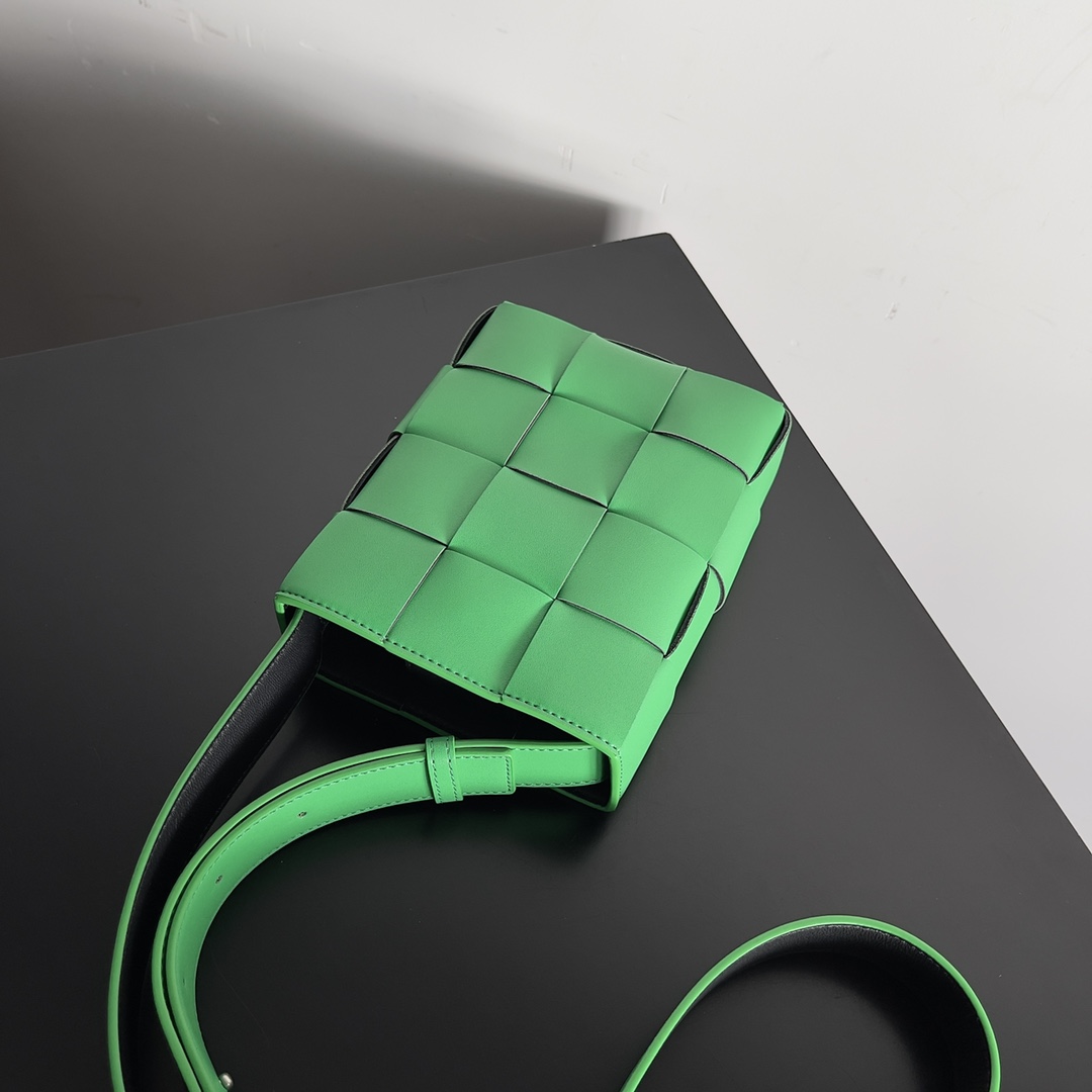 Bottega Veneta BV Mobile Phone Bag Parrot Green/Black #729298