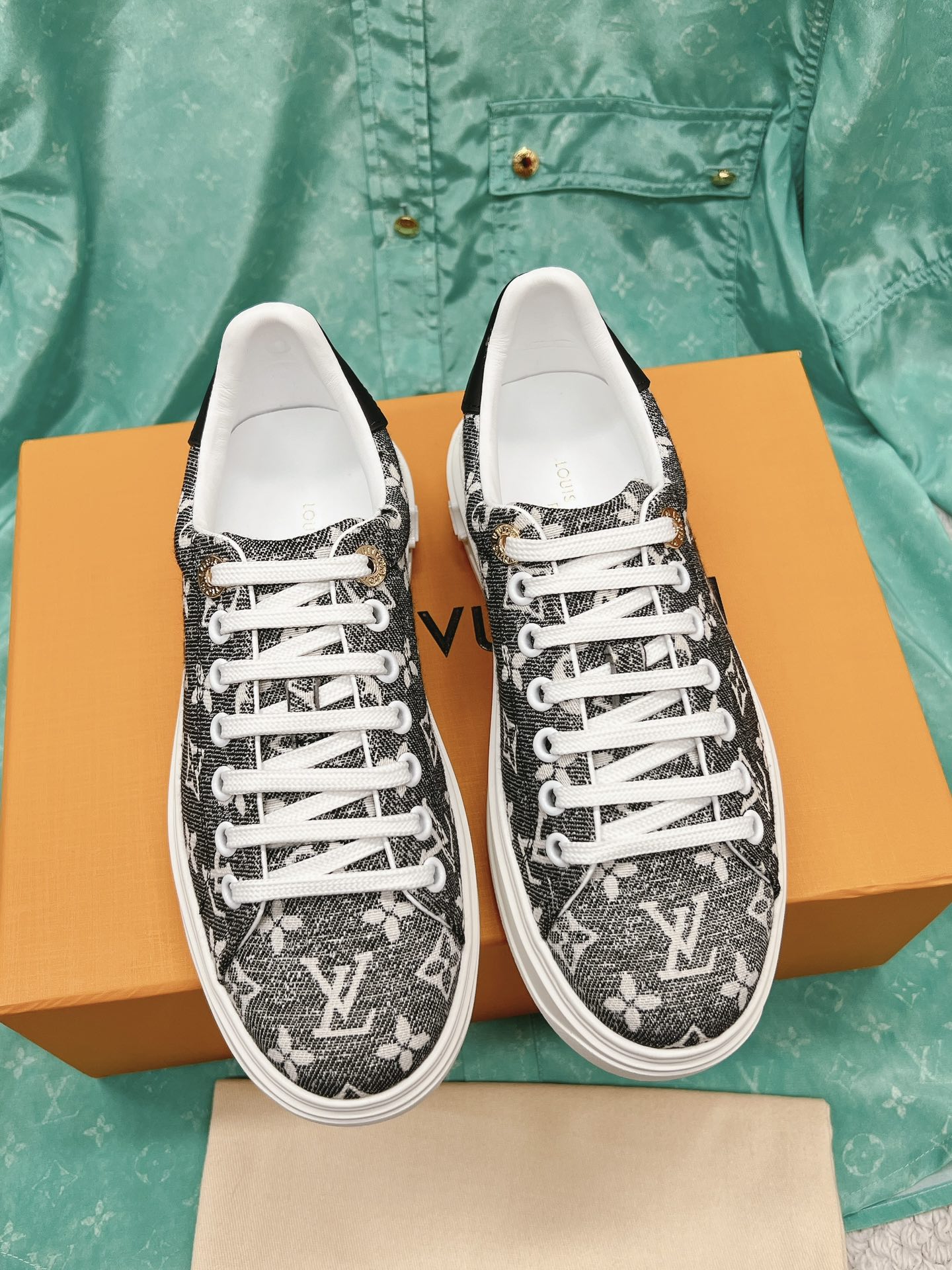 Louis Vuitton x Yayoi Kusama cooperation model classic white shoes 𝐓𝐢𝐦𝐞 𝐨𝐮𝐭 wave point sneakers
