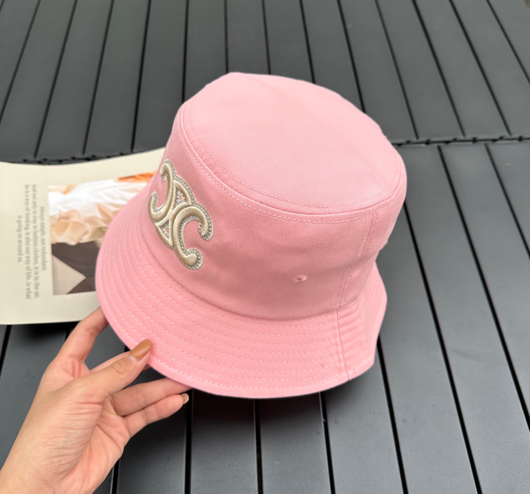 Celine's original single fisherman hat, his sun hat with a large brim