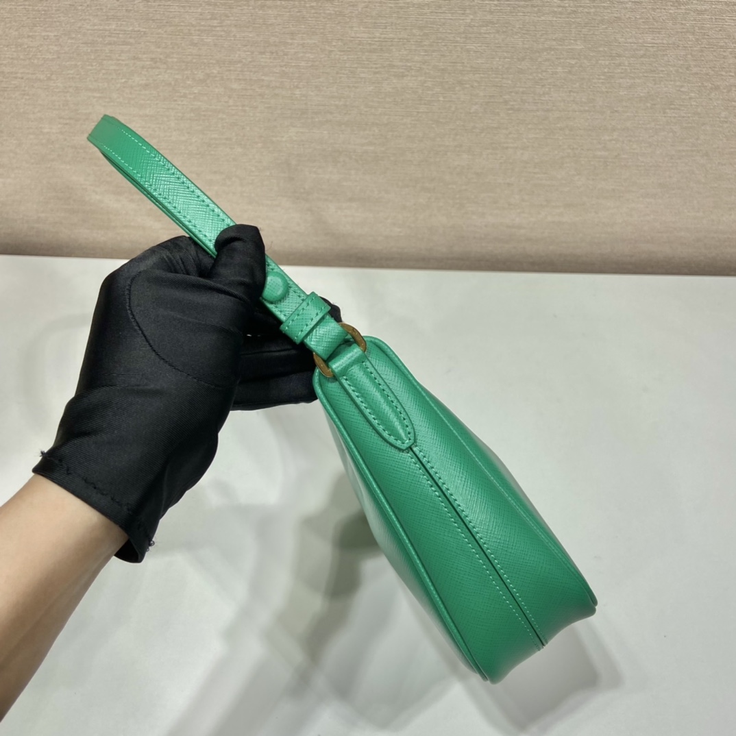 𝐏𝐑𝐀𝐃𝐀 1BC204B Hand Carry Underarm Bag