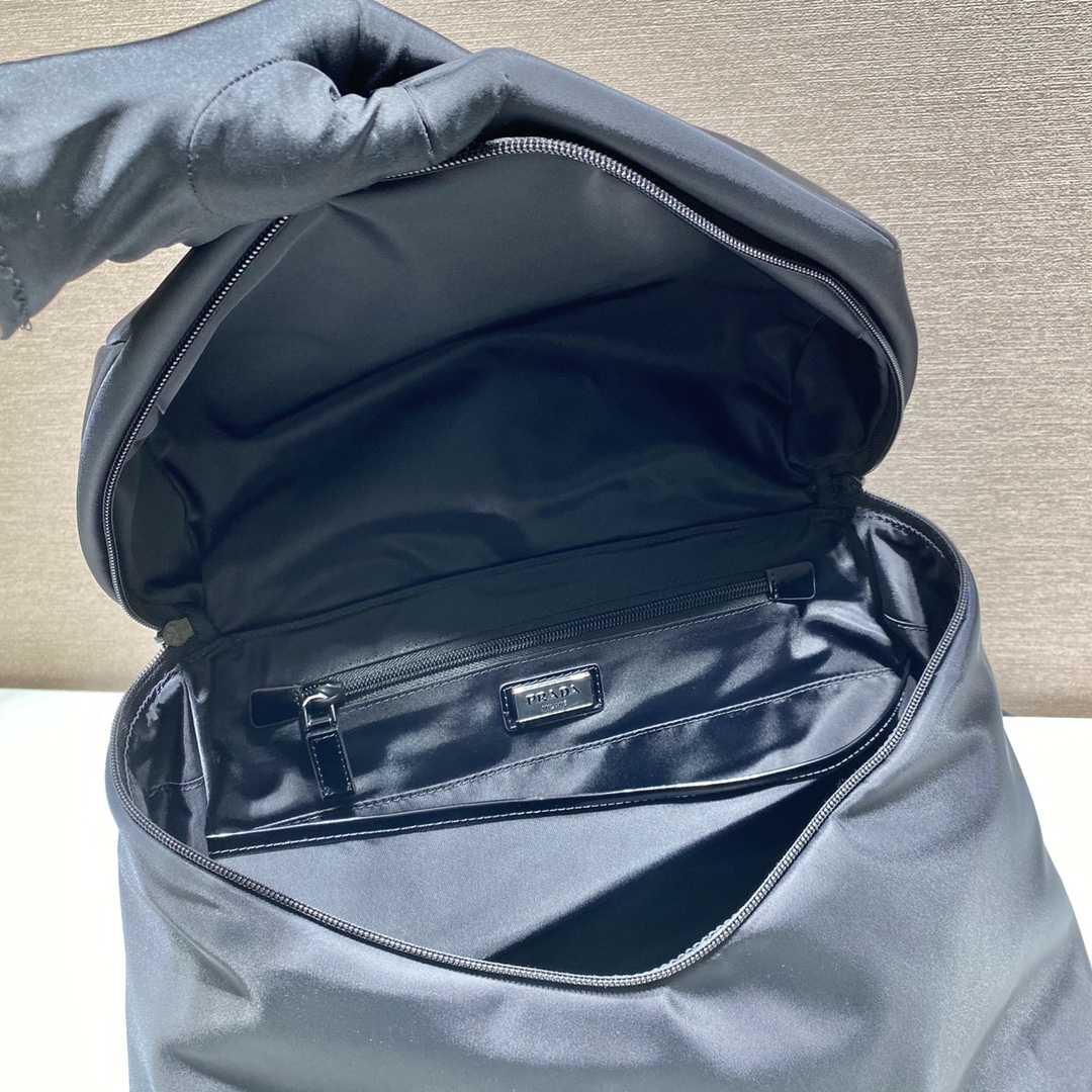 𝐏𝐑𝐀𝐃𝐀 New Backpack