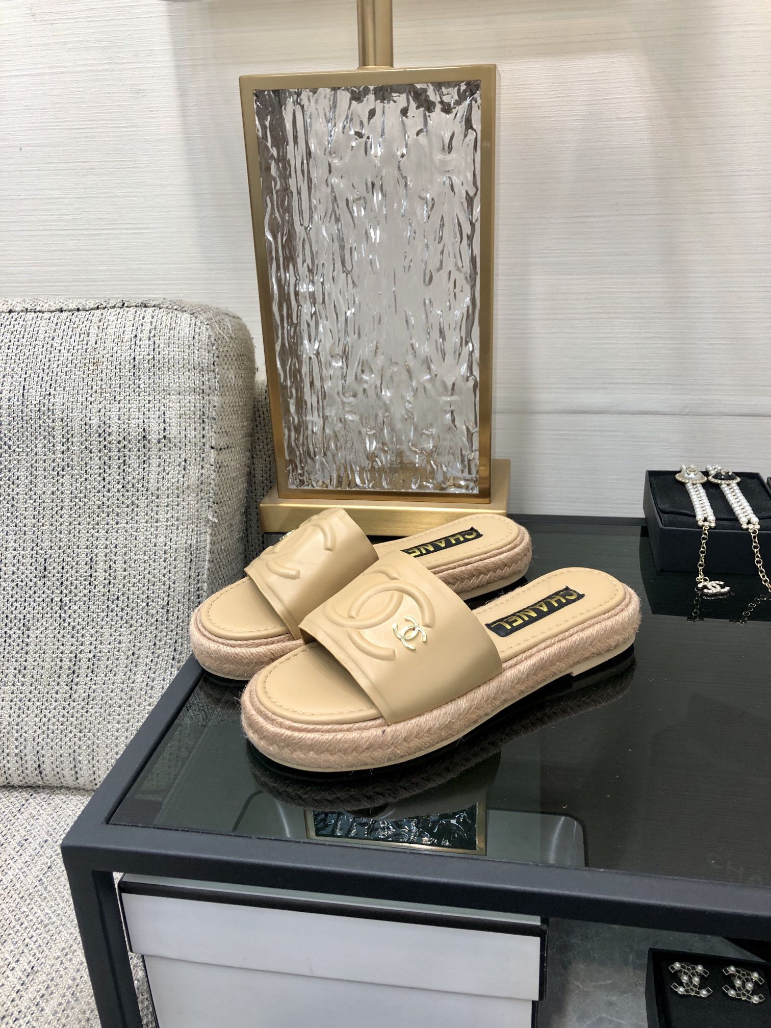 CHANEL 2023 spring and summer latest electric embroidery honey slippers Imported leather outsole
