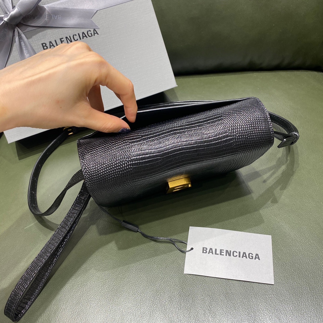 BALENCIAGA 𝘀𝗺𝗮𝗹𝗹 𝗯𝗮𝗴 crocodile print white buckle