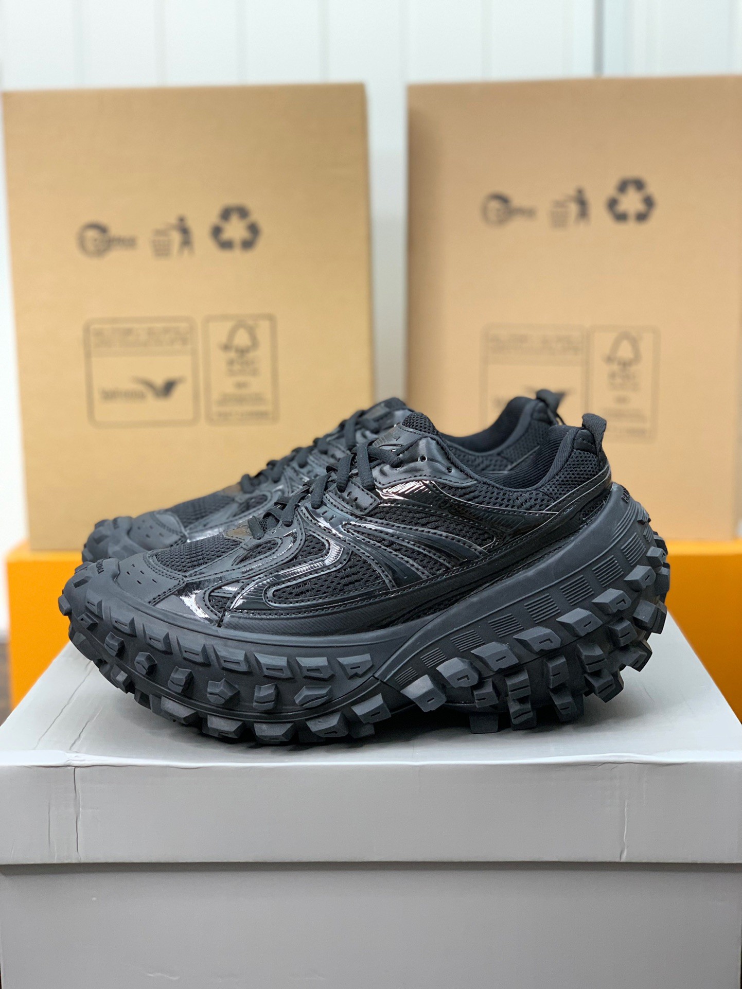 Balenciaga Bouncer Screw Sneakers
