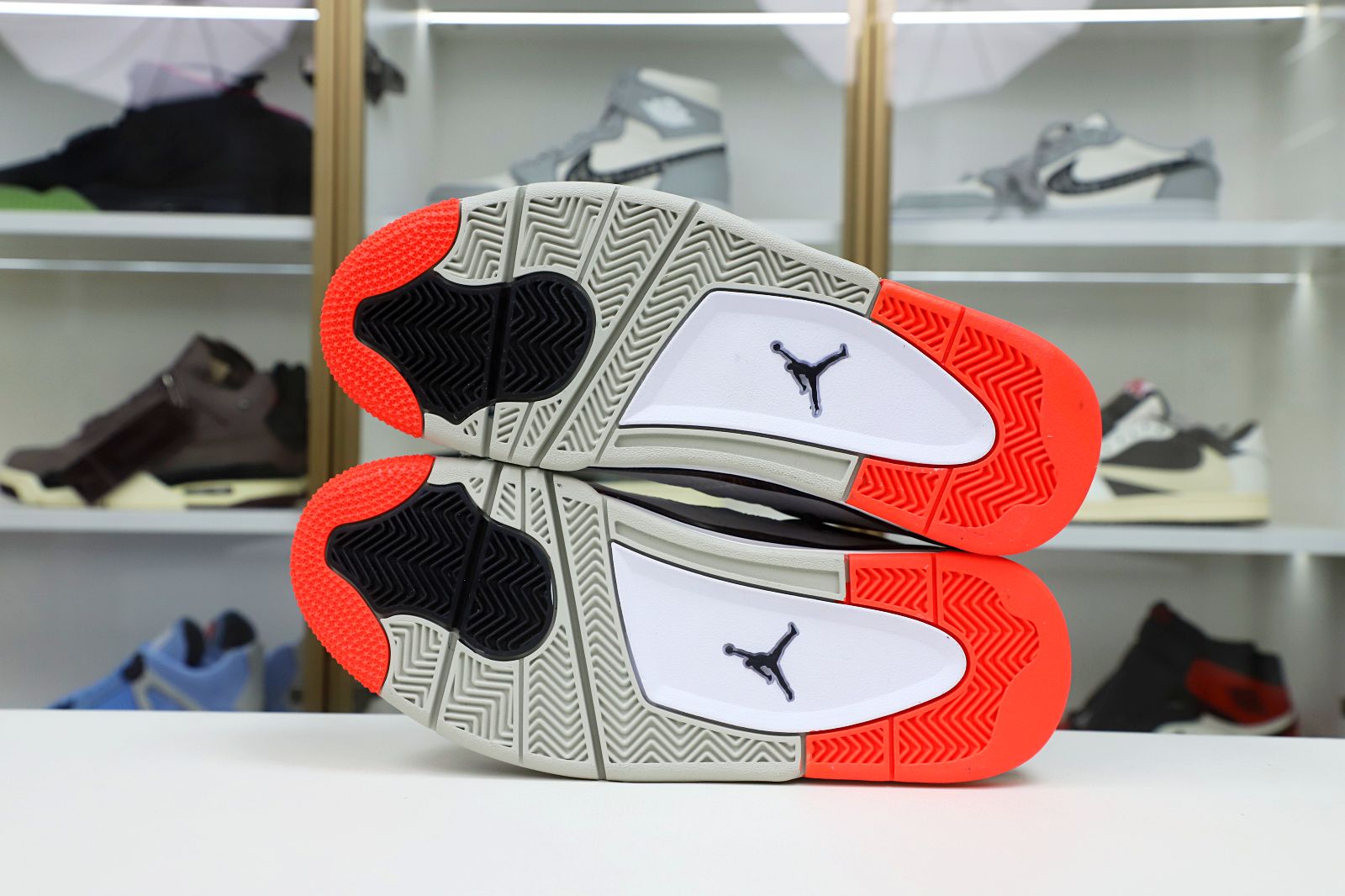 Jordan Air Jordan 4 Hot Lava