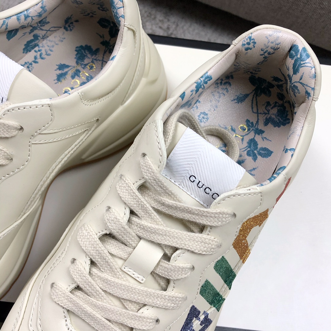 Gucci Pops This collection has a lot of flora and fauna elements Original material