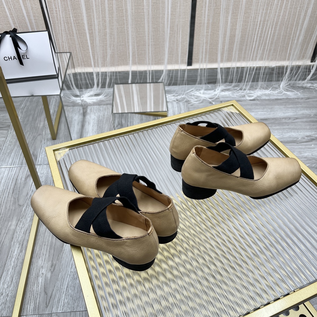 𝐔𝐌𝐀 𝐖𝐀𝐍𝐆｜𝟐𝟎𝟐𝟑/𝐒𝐒 𝐧𝐞𝐰  UMA WANG classic models retro do old ballet shoes