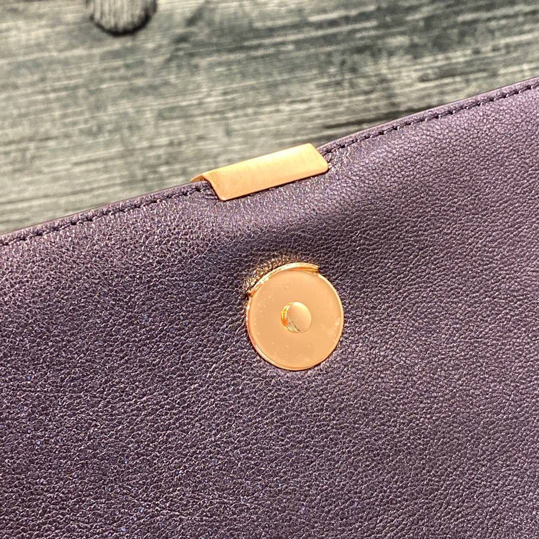 SAINT LAURENT 𝘽𝙀𝘾𝙆𝙔 𝟮𝟳𝙘𝙢 #579607 original leather.JD