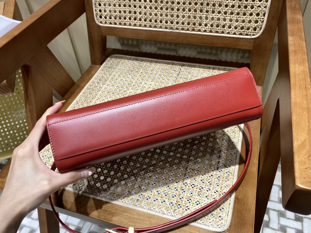 SAINT LAURENT 𝑴𝒂𝒏𝒉𝒂𝒕𝒕𝒂𝒏 〈Original leather version〉#579271