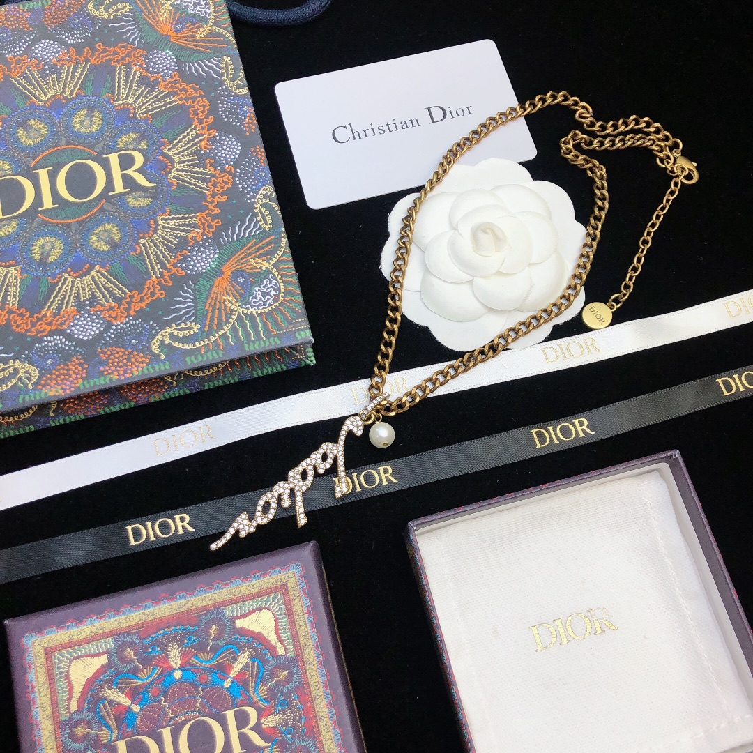 Dior new CD letter necklace