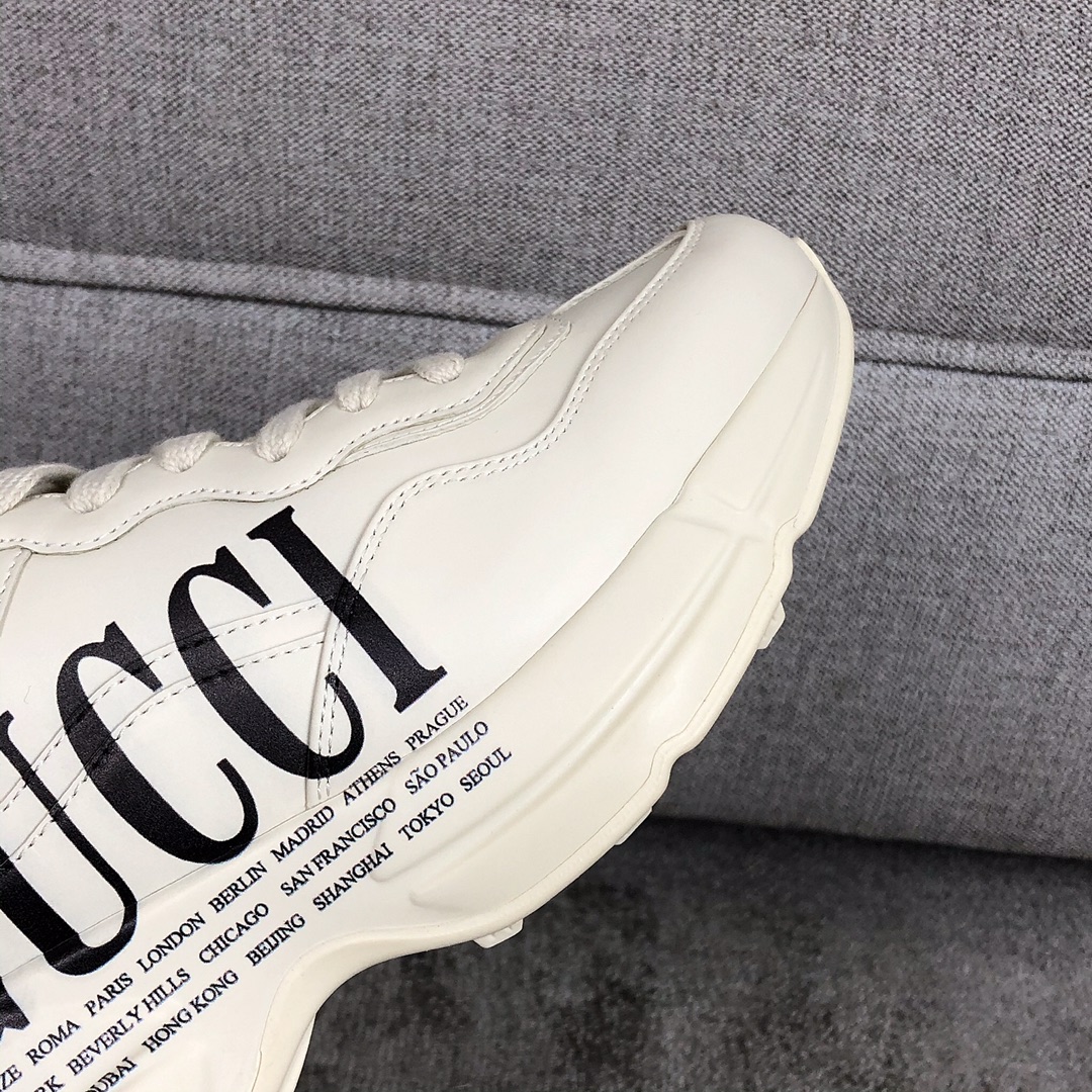 Gucci Pops This collection has a lot of flora and fauna elements Original material