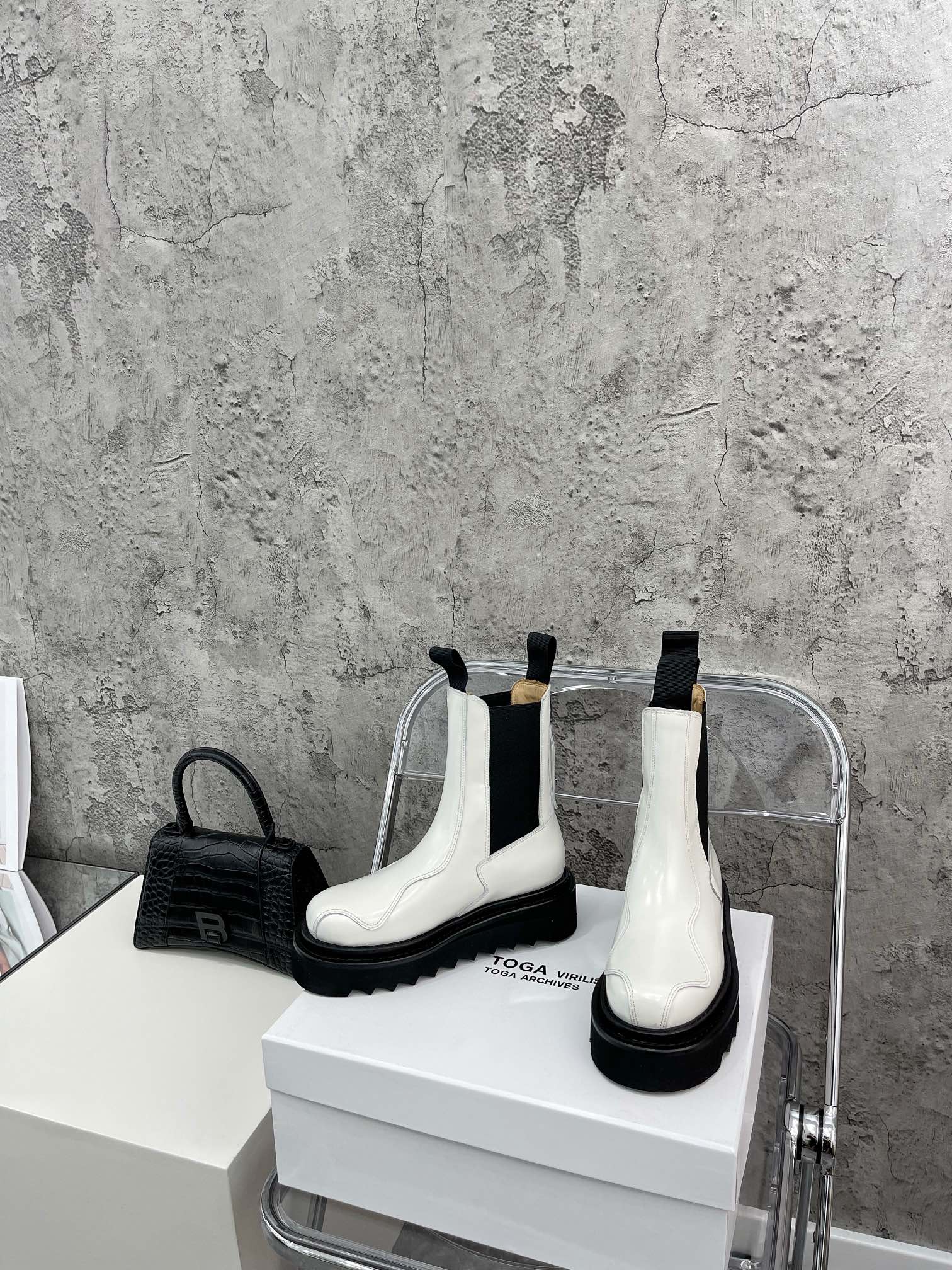 Toga Pulla | 𝟐𝟎𝟐𝟏/𝐒𝐒 𝐧𝐞𝐰 Toga Pulla2021/FW hot trend Chelsea mid-calf boots toga dark mid-calf boots