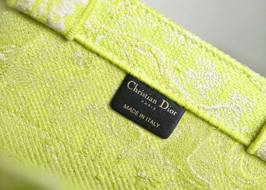 DIOR TOTE Fluorescent green embroidery