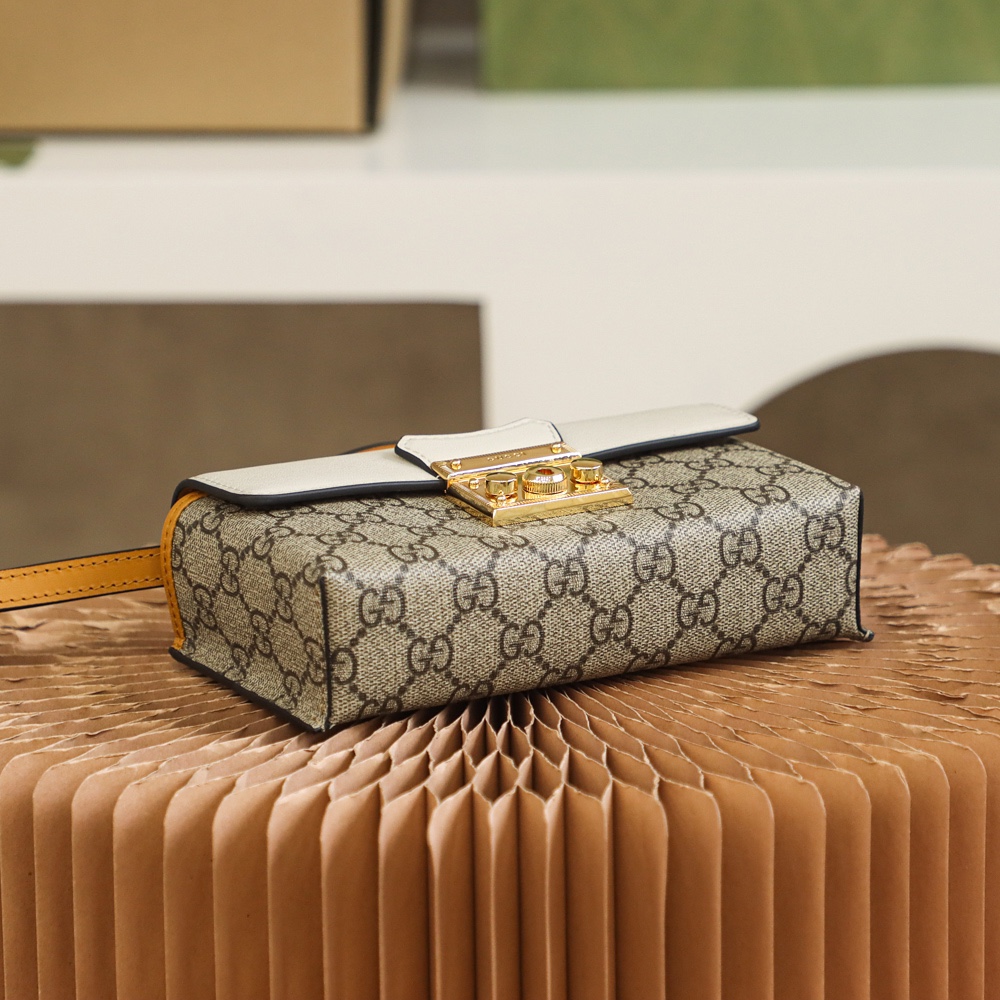 GUCCI 𝙥𝙖𝙙𝙡𝙤𝙘𝙠 series new member genuine leather #652683