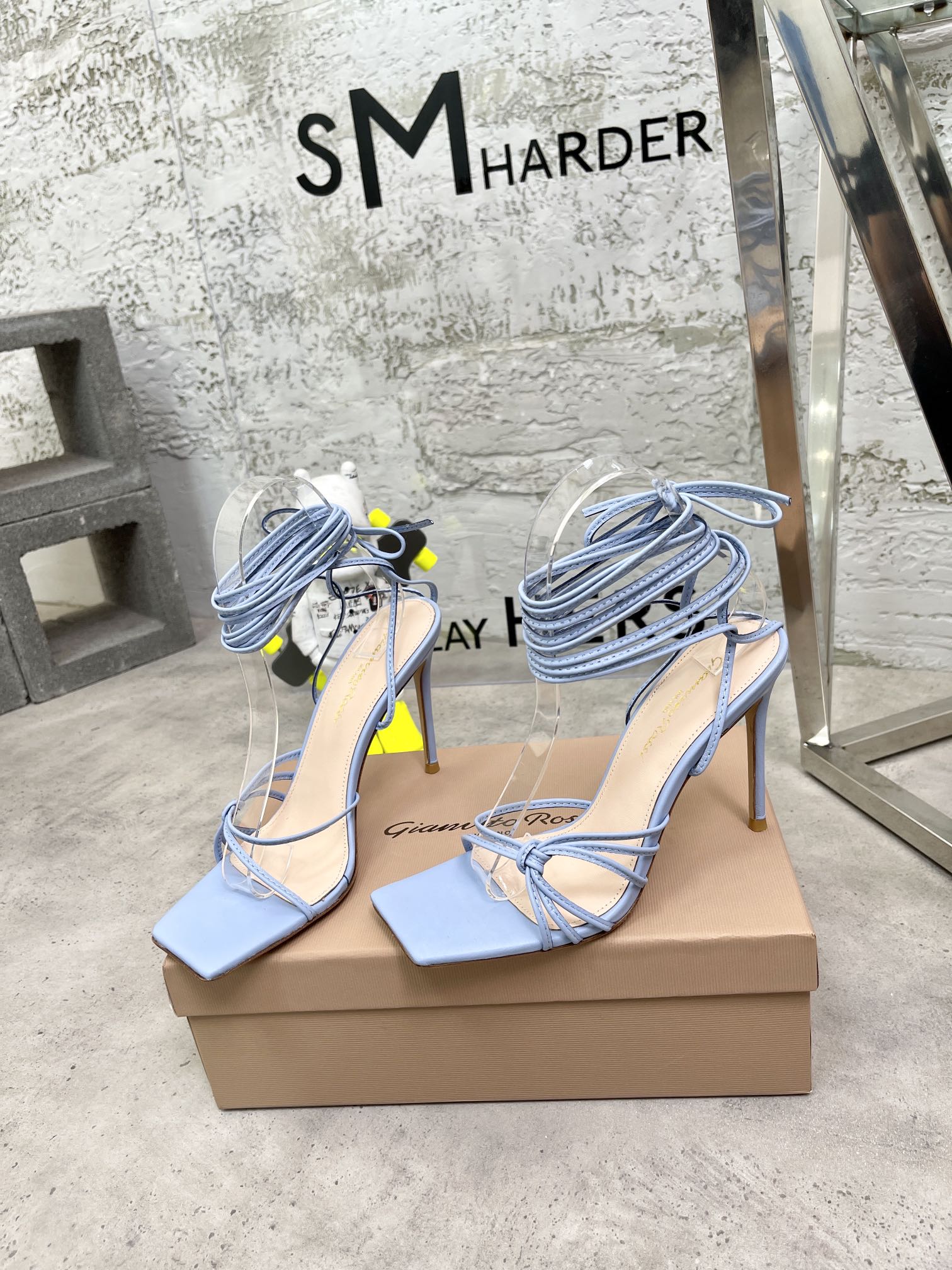 𝐆𝐢𝐚𝐧𝐯𝐢𝐭𝐨｜𝟐𝟎𝟐𝟑/𝐒𝐒 𝐧𝐞𝐰 Sylvie metallic high heels