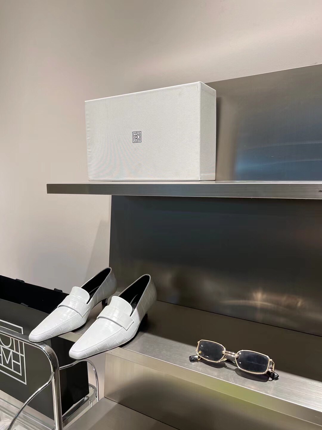 Toteme | 𝟐𝟎𝟐𝟏/𝐒𝐒 𝐧𝐞𝐰    Minimalist style toteme 2022/aw Muller flat single shoes