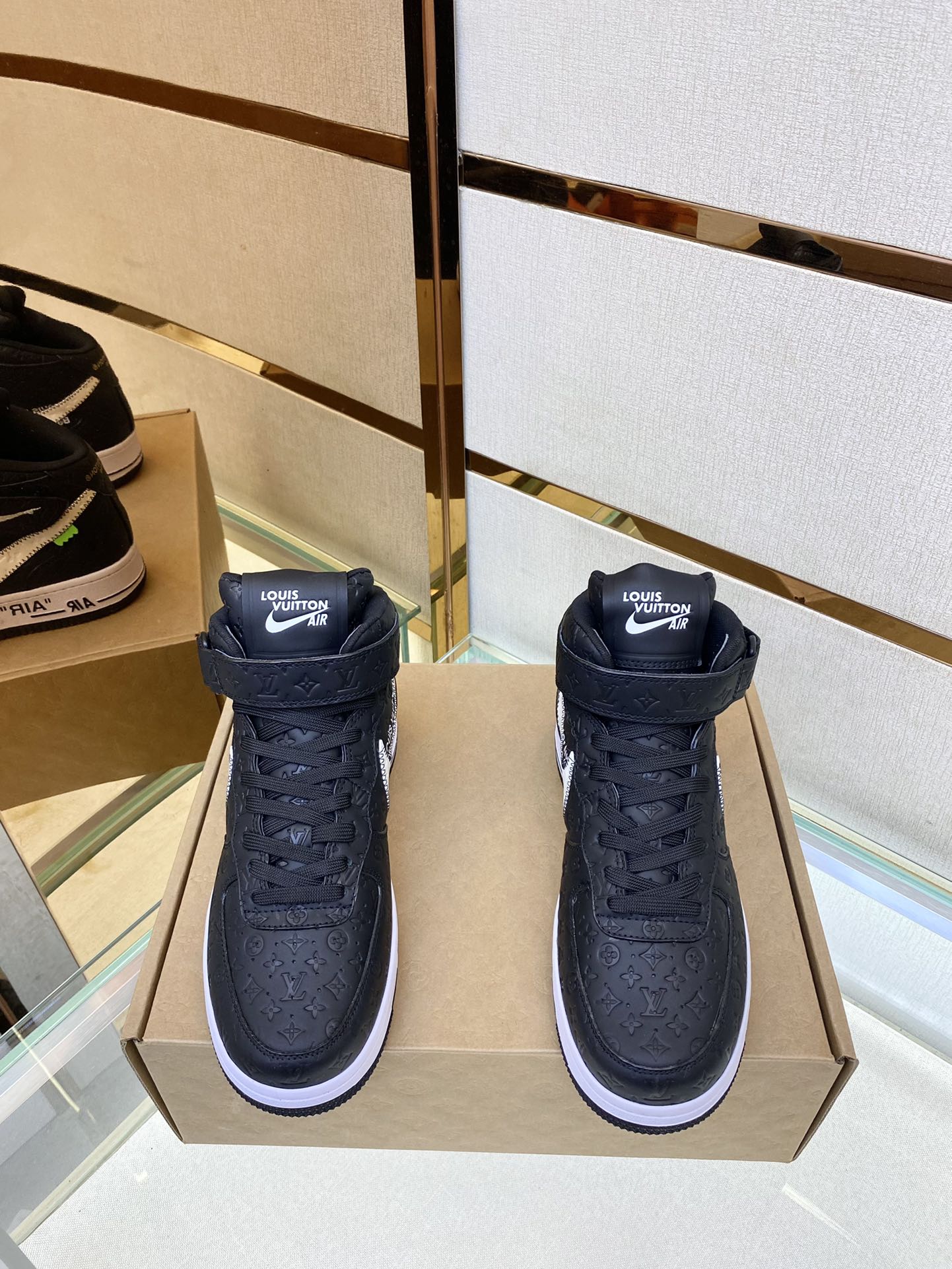 Louis Vuitton Nike Joint 🆕 Men's Abbesses High Top Sneakers