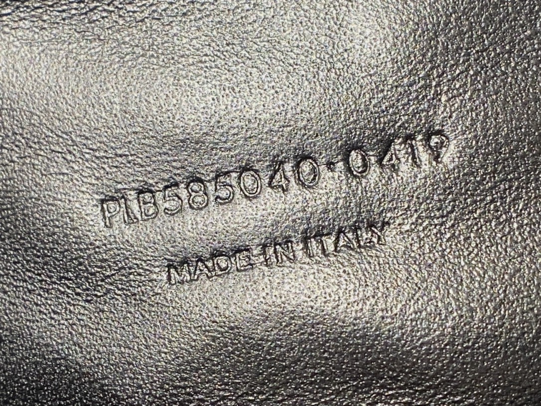 SAINT LAURENT  #585040