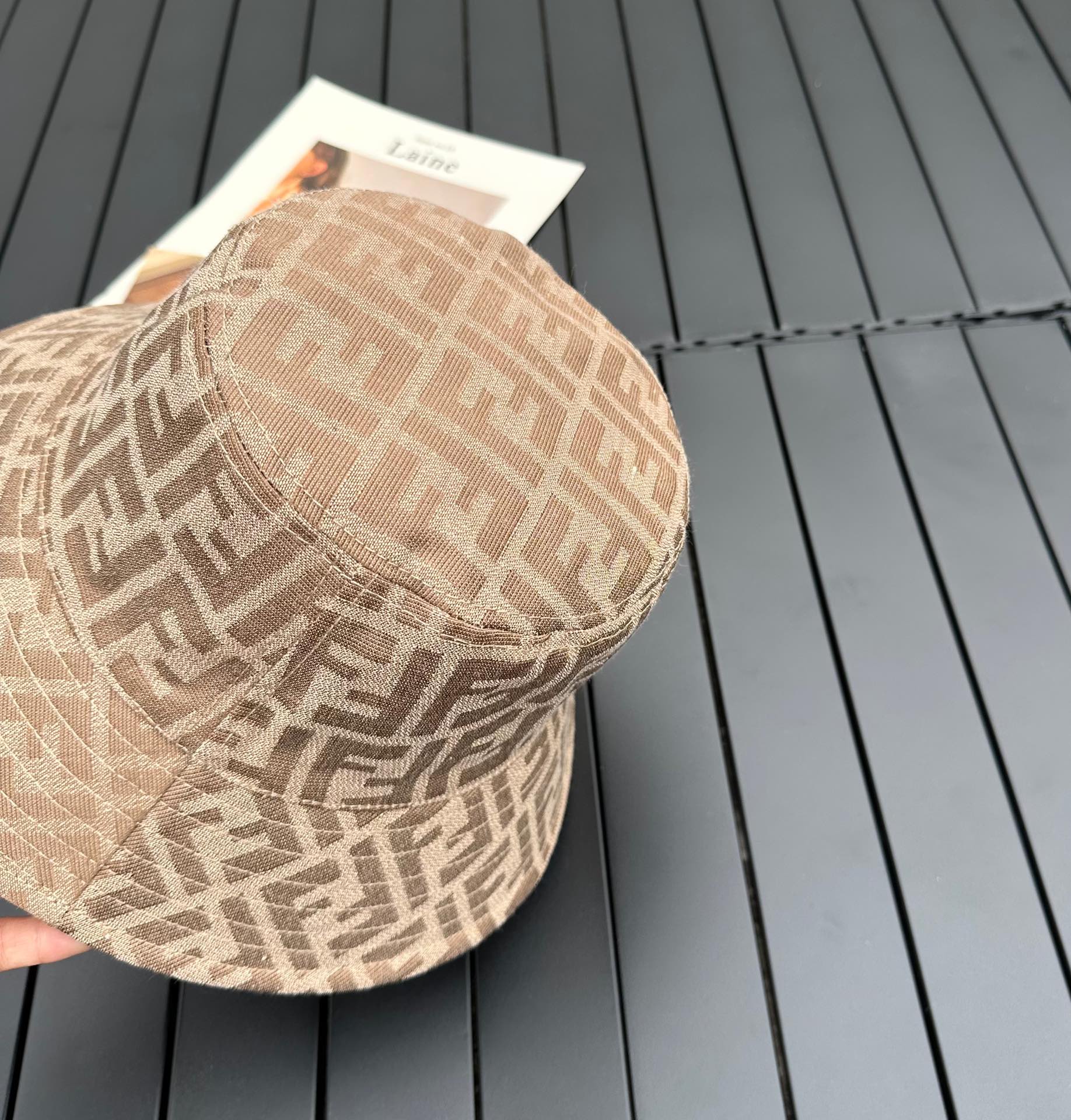 Fendi presbyopic letters 2⃣️ Wearing a fisherman hat