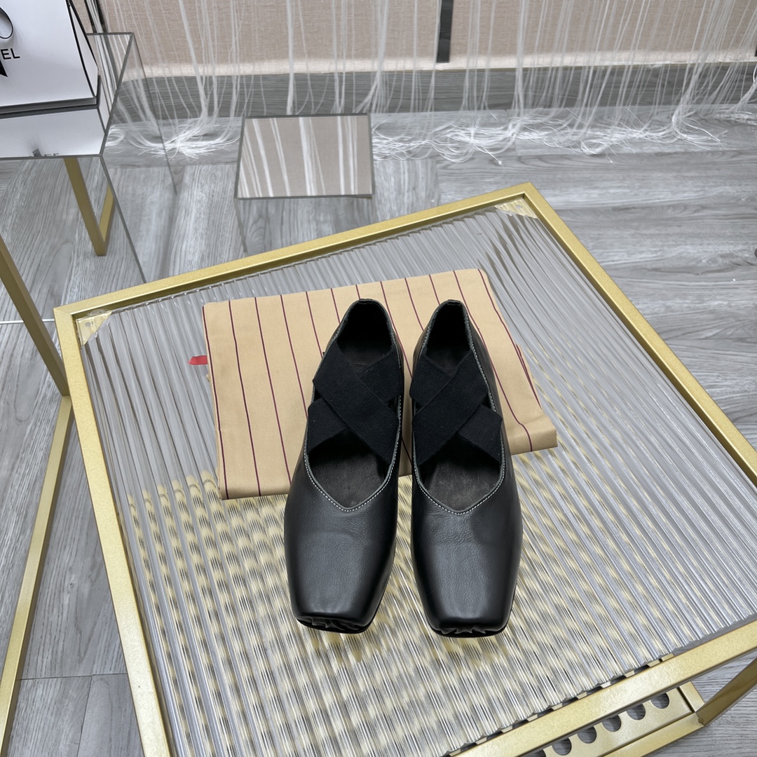 𝐔𝐌𝐀 𝐖𝐀𝐍𝐆｜𝟐𝟎𝟐𝟑/𝐒𝐒 𝐧𝐞𝐰  UMA WANG classic models retro do old ballet shoes