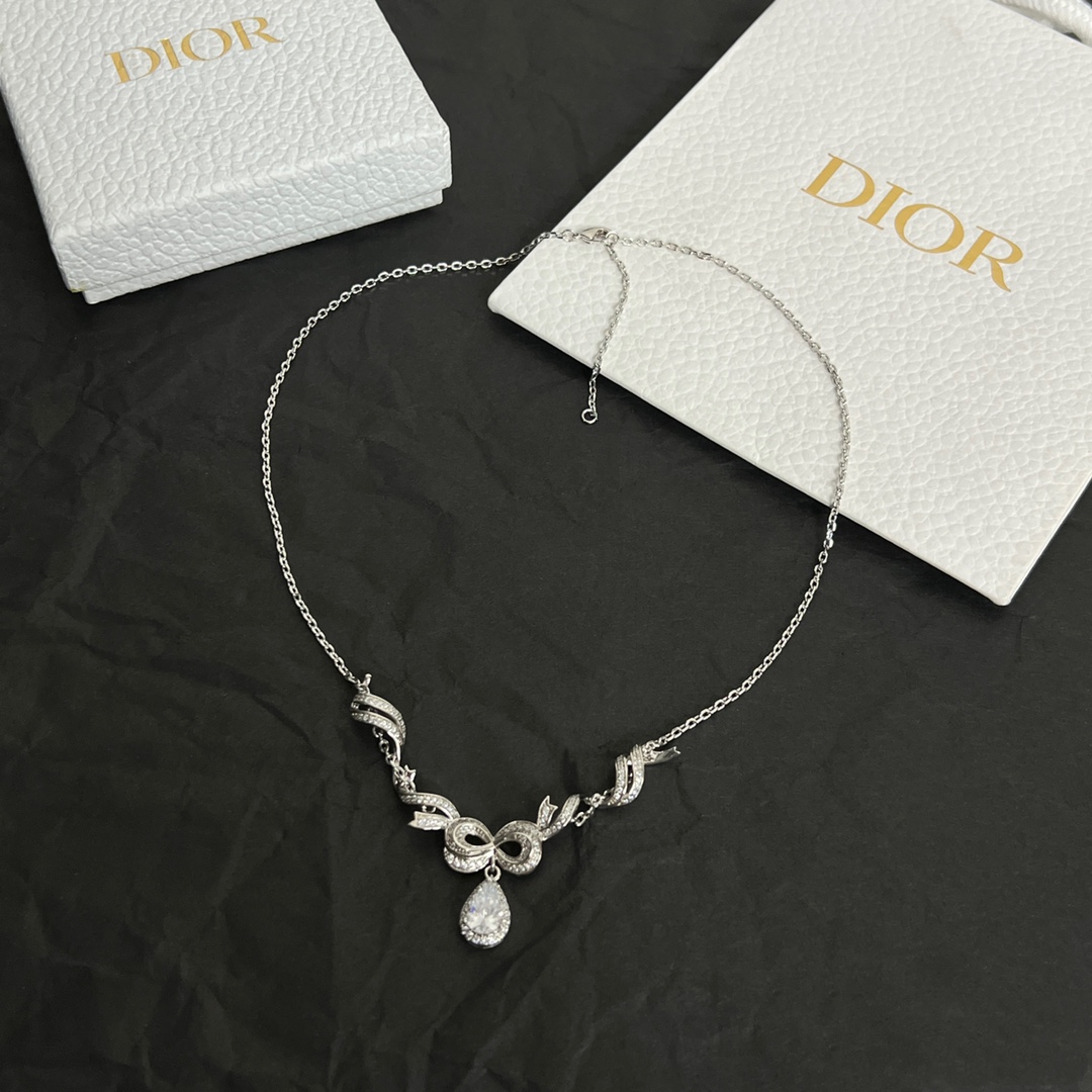 Dior necklace