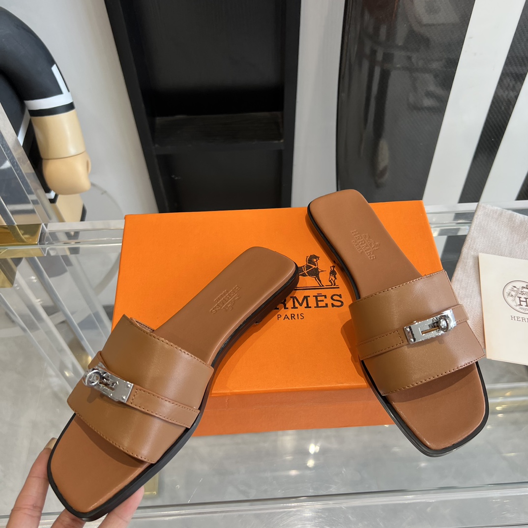 Hermes slippers 🏖️