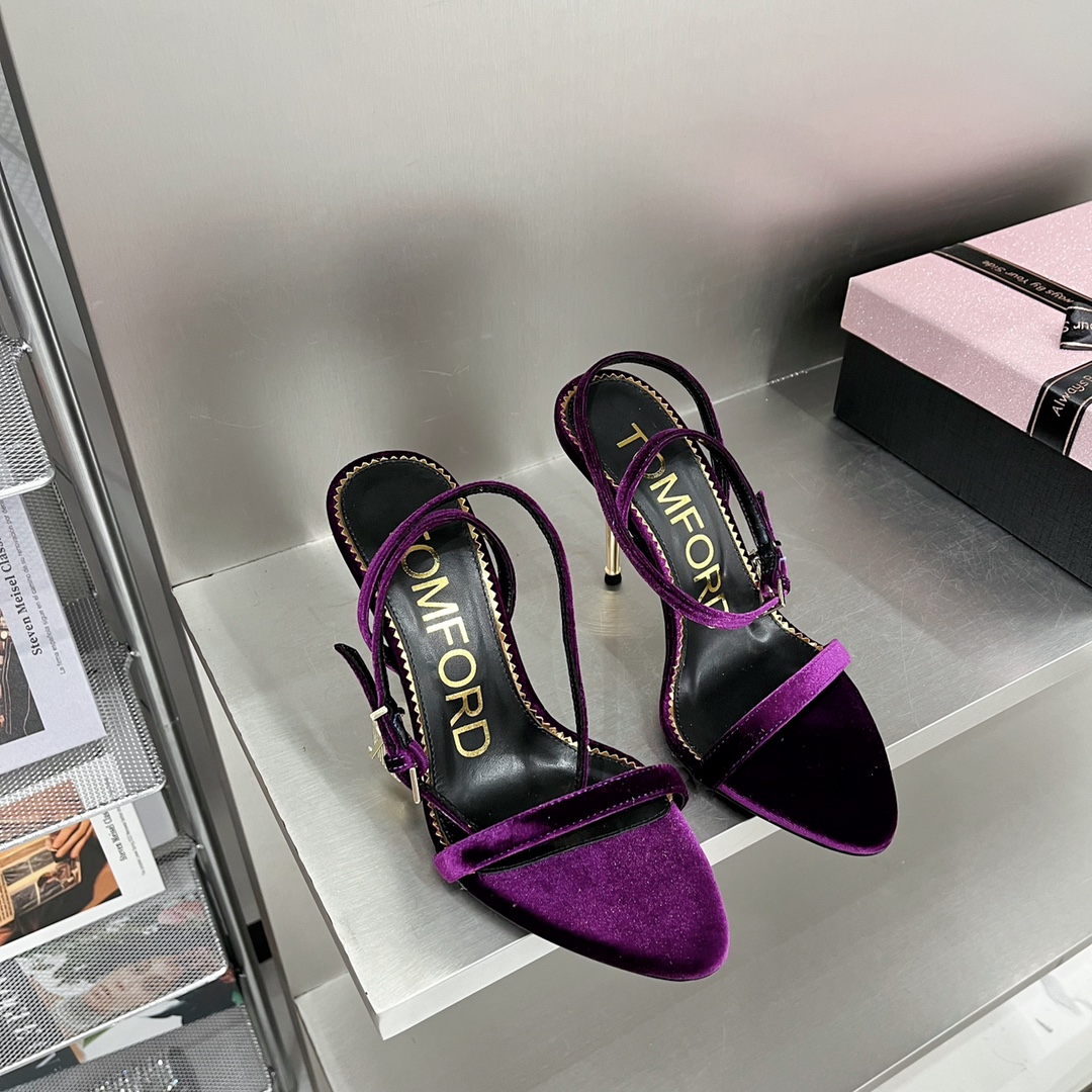 𝒕𝒐𝒎𝒇𝒐𝒓𝒅 𝟐𝟎𝟐𝟐/𝐒𝐒 𝐧𝐞𝐰 TF Tom Ford Gold Heel Padlock Sandals