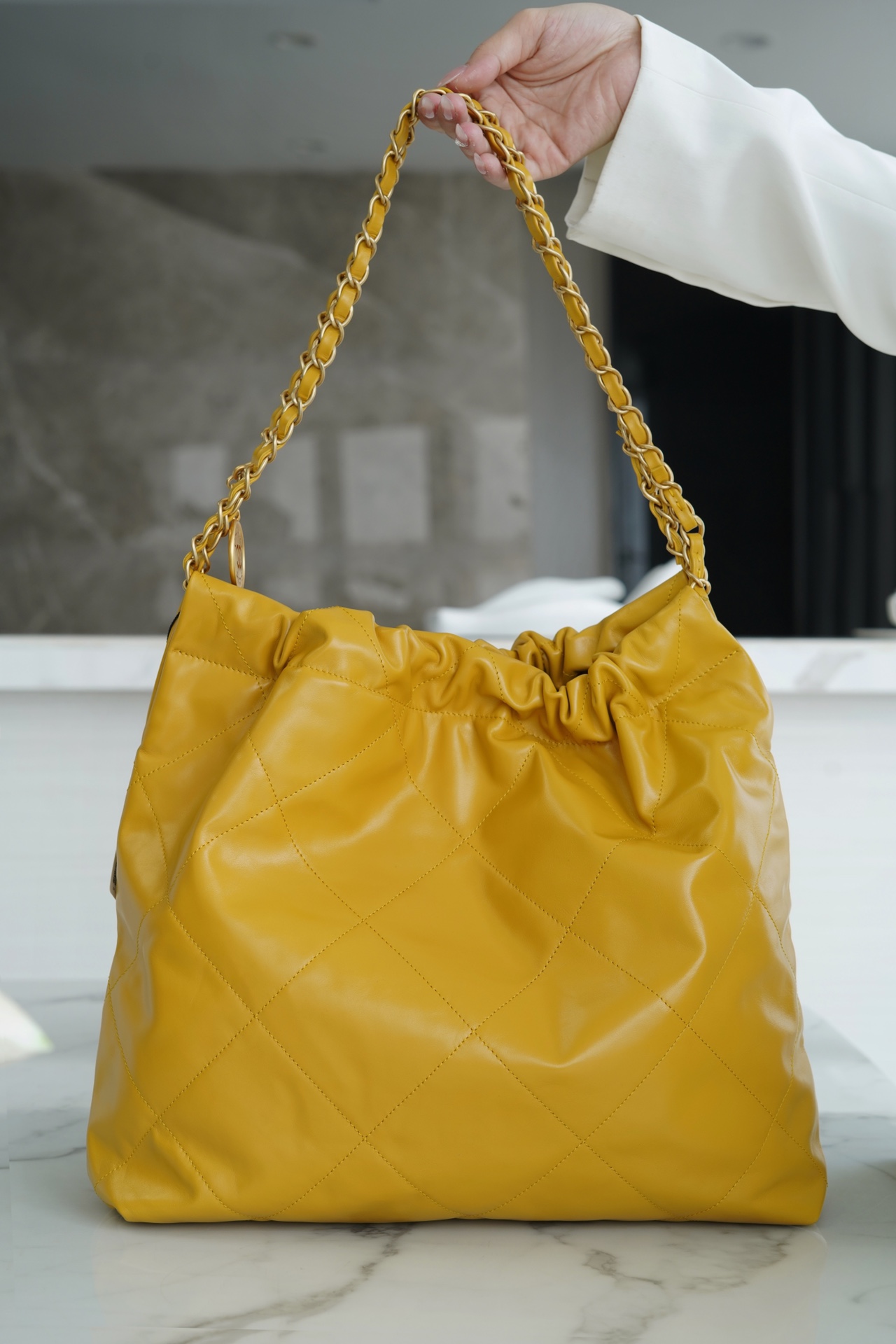 𝗖𝗛𝗔𝗘𝗡𝗟✦𝟐𝟐𝗣 Advanced Handcraft Workshop 𝟐𝟐 Handbag Medium Mango Yellow